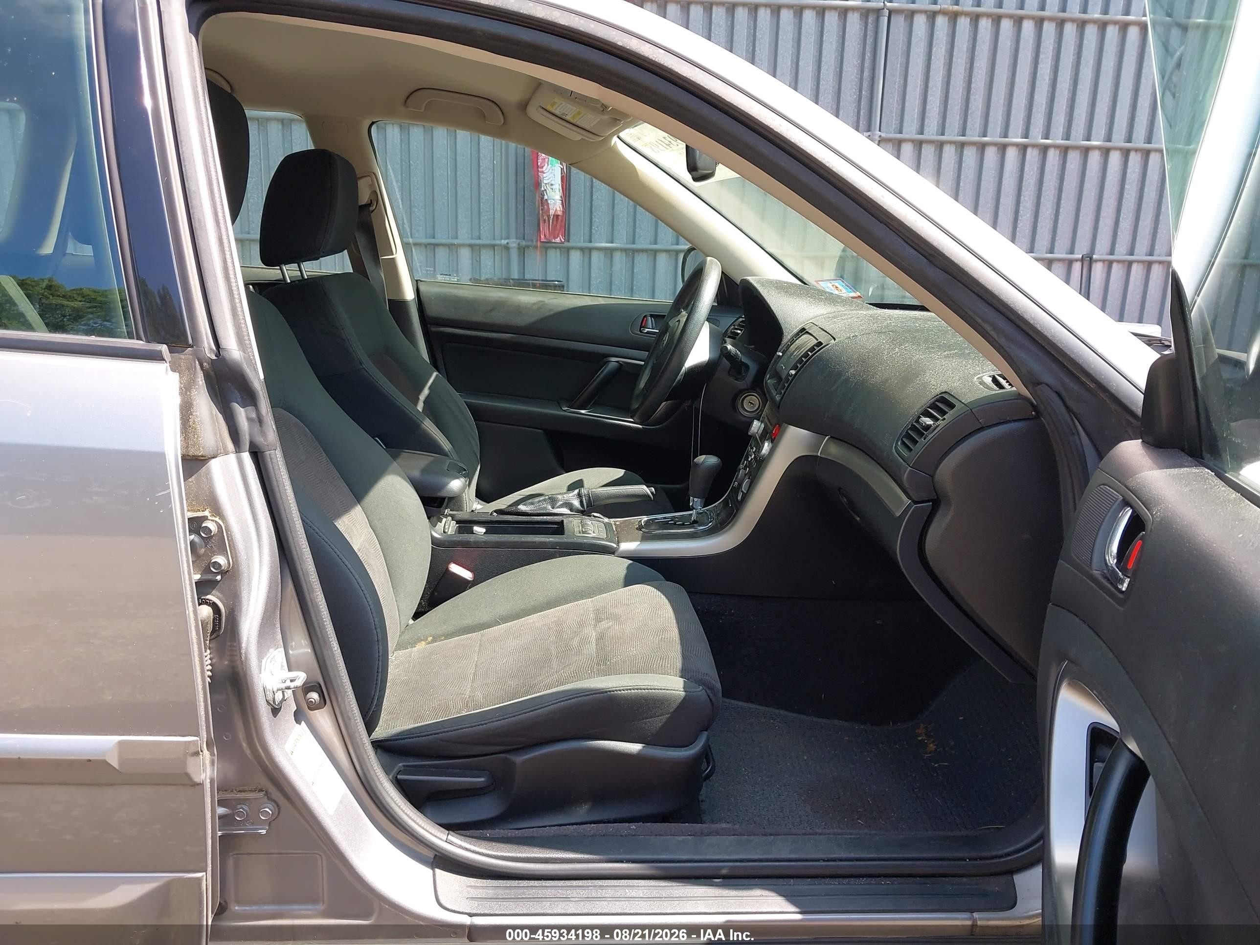 2008 Subaru Outback 2.5i/2.5i L.l. Bean Edition Silver vin: 4S4BP61C187366547