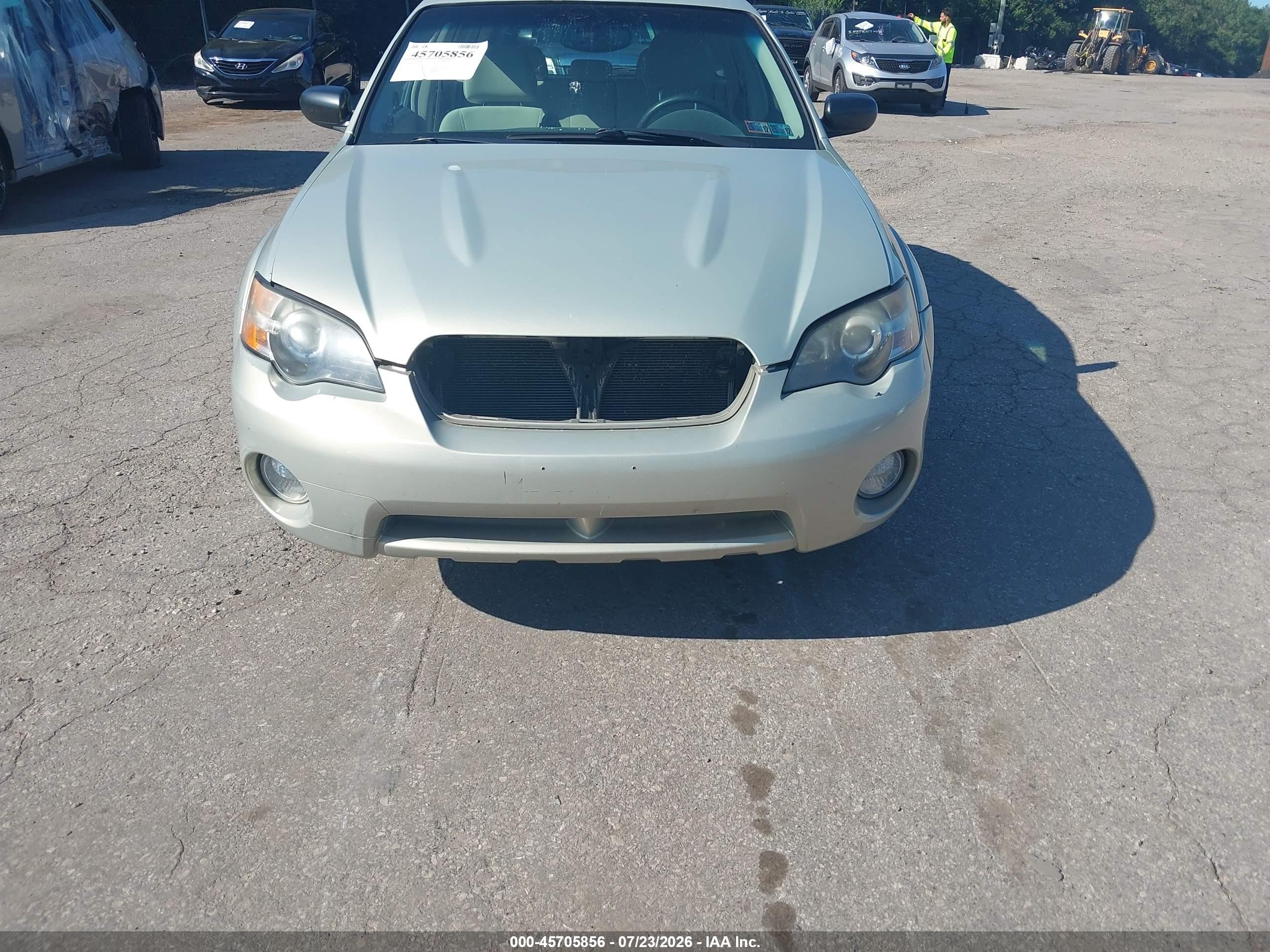 2005 Subaru Outback 2.5i Silver vin: 4S4BP61C256354361