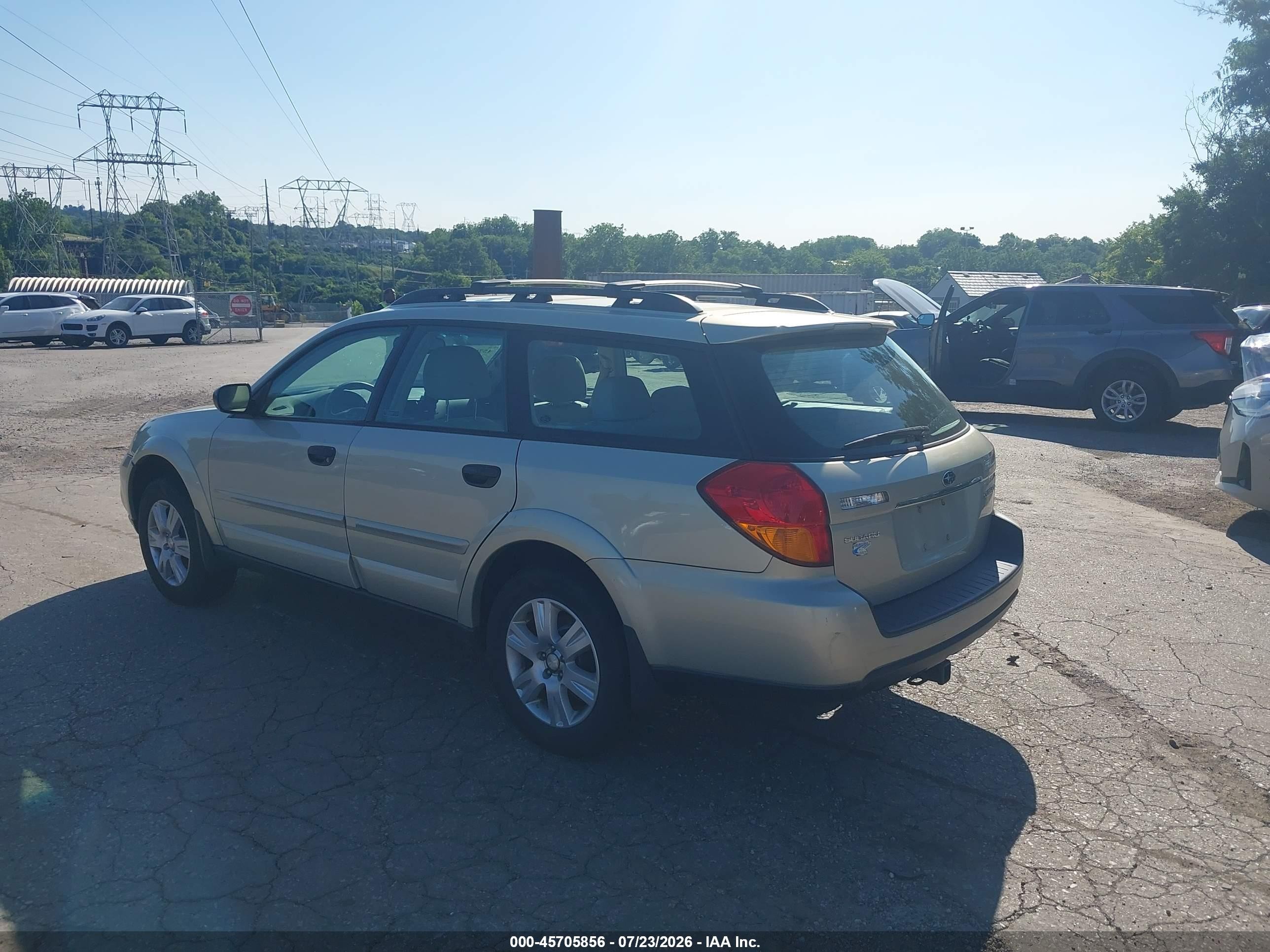 2005 Subaru Outback 2.5i Silver vin: 4S4BP61C256354361