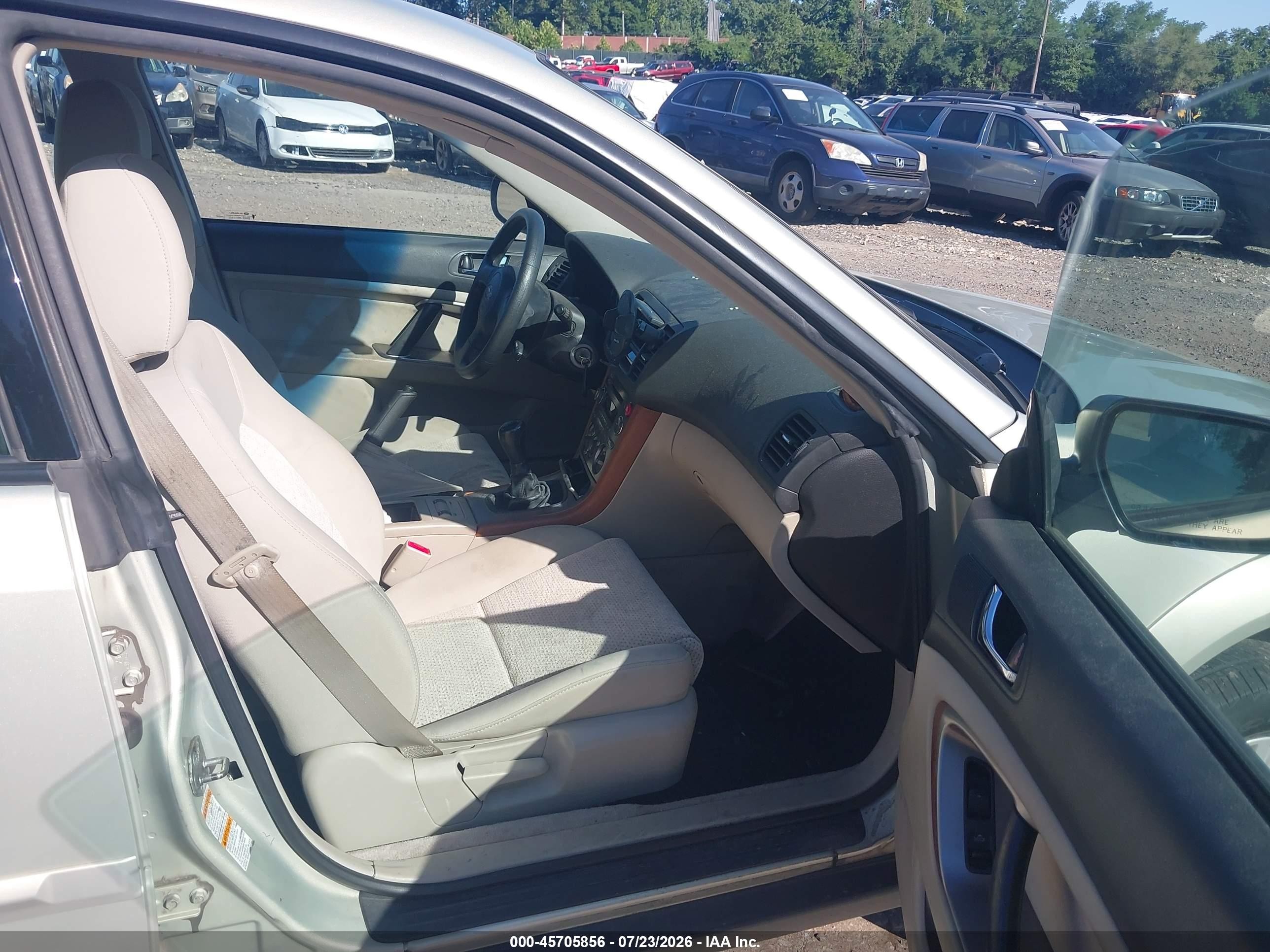 2005 Subaru Outback 2.5i Silver vin: 4S4BP61C256354361