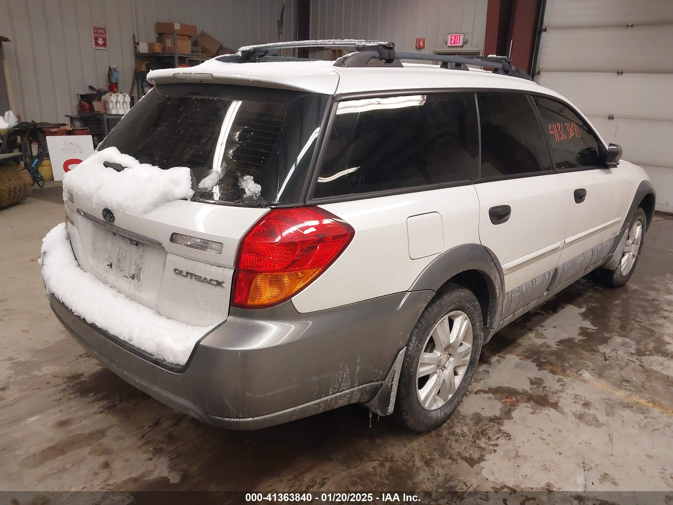 2005 Subaru Outback 2.5i Белый vin: 4S4BP61C257363801