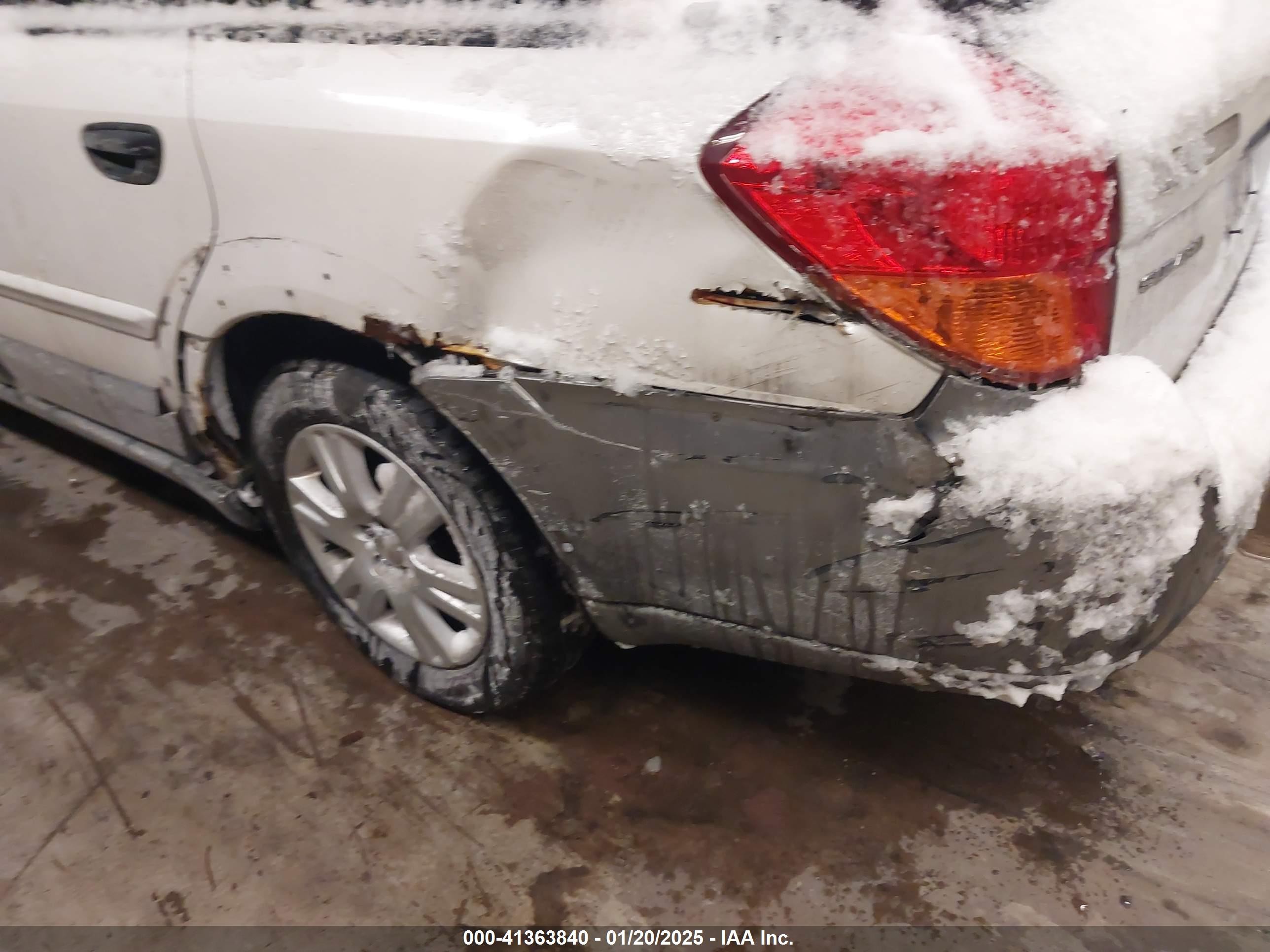 2005 Subaru Outback 2.5i Белый vin: 4S4BP61C257363801