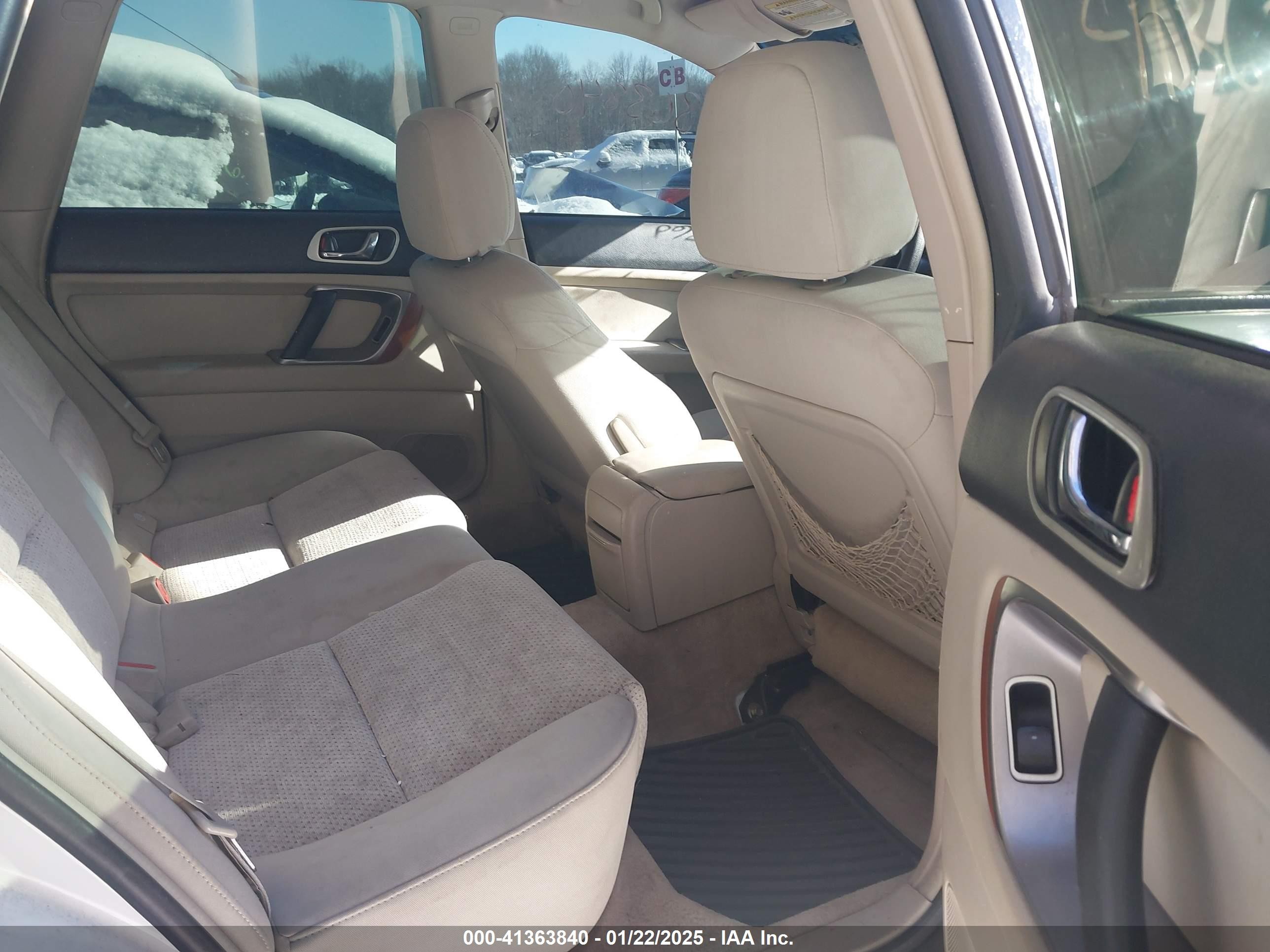 2005 Subaru Outback 2.5i Белый vin: 4S4BP61C257363801