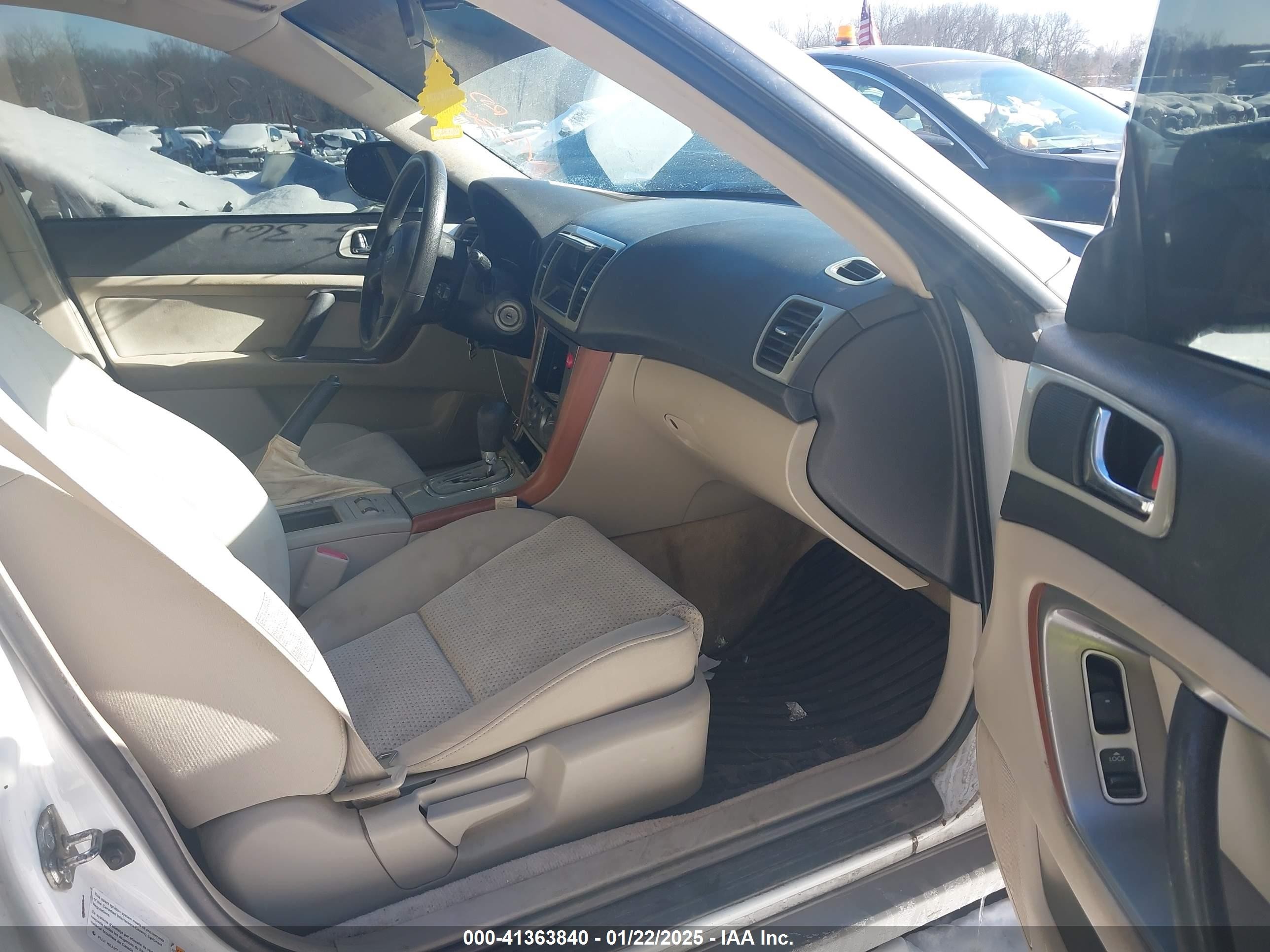 2005 Subaru Outback 2.5i Белый vin: 4S4BP61C257363801