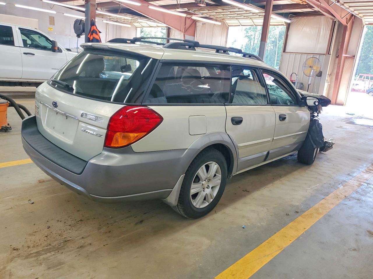 2005 Subaru Legacy Outback 2.5i Бежевый vin: 4S4BP61C257375186