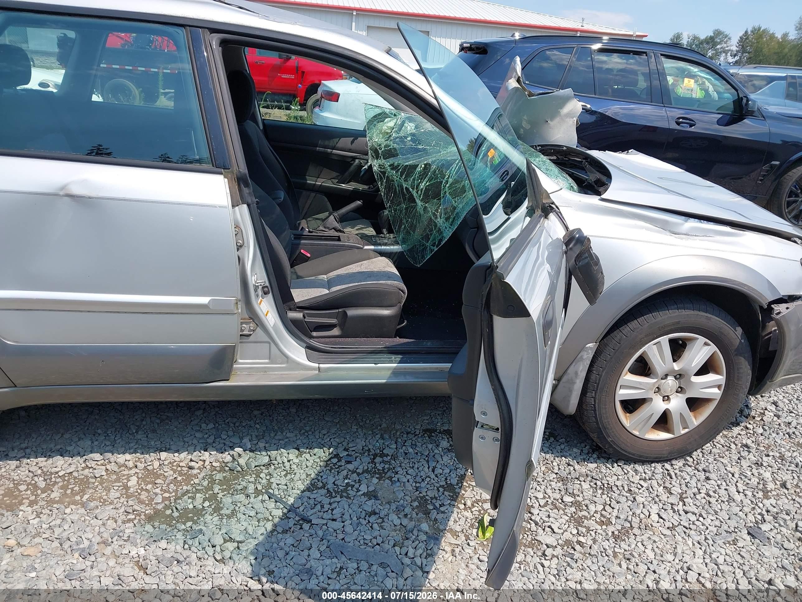2005 Subaru Outback 2.5i Серебряный vin: 4S4BP61C257383918