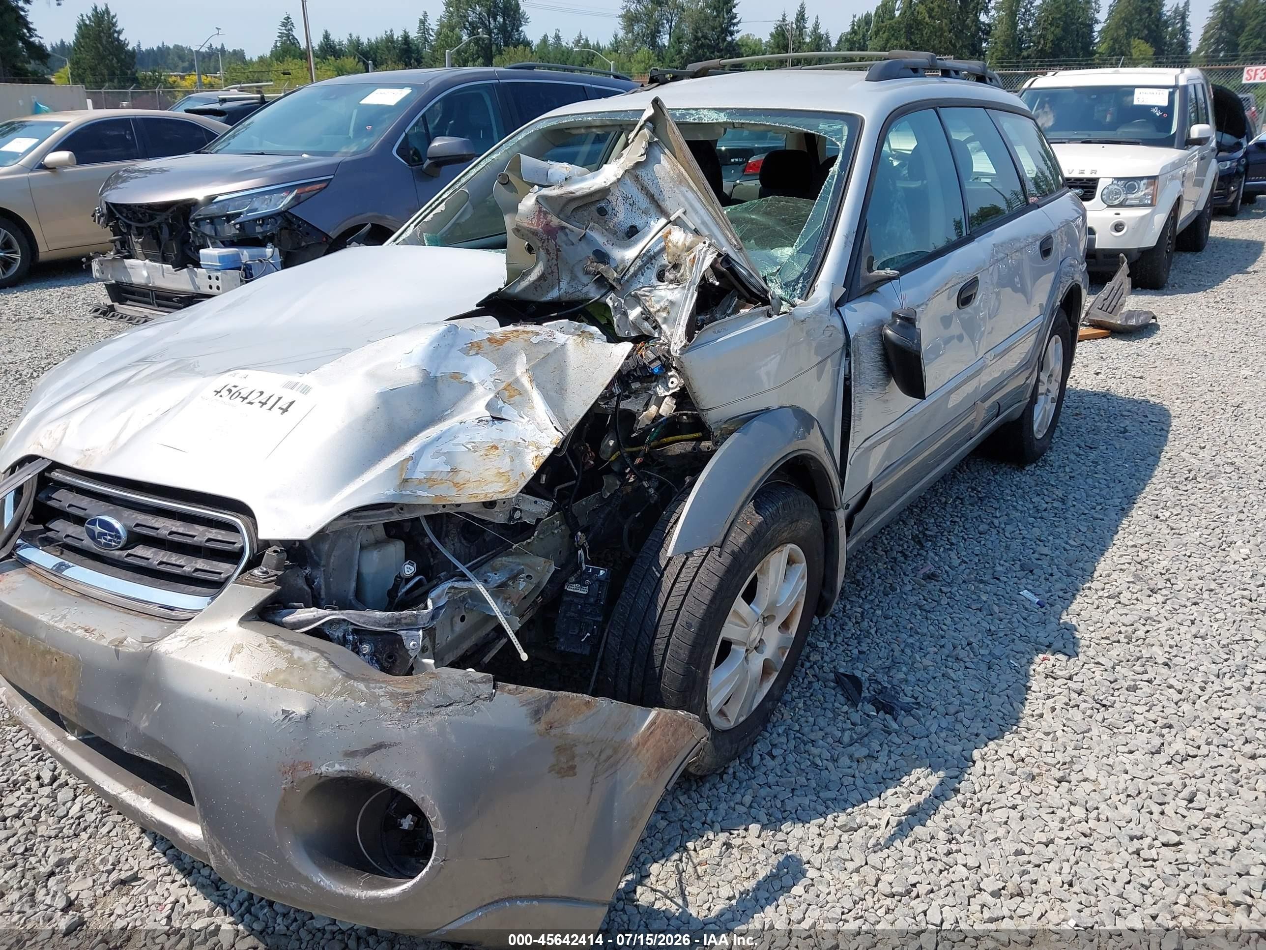 2005 Subaru Outback 2.5i Серебряный vin: 4S4BP61C257383918