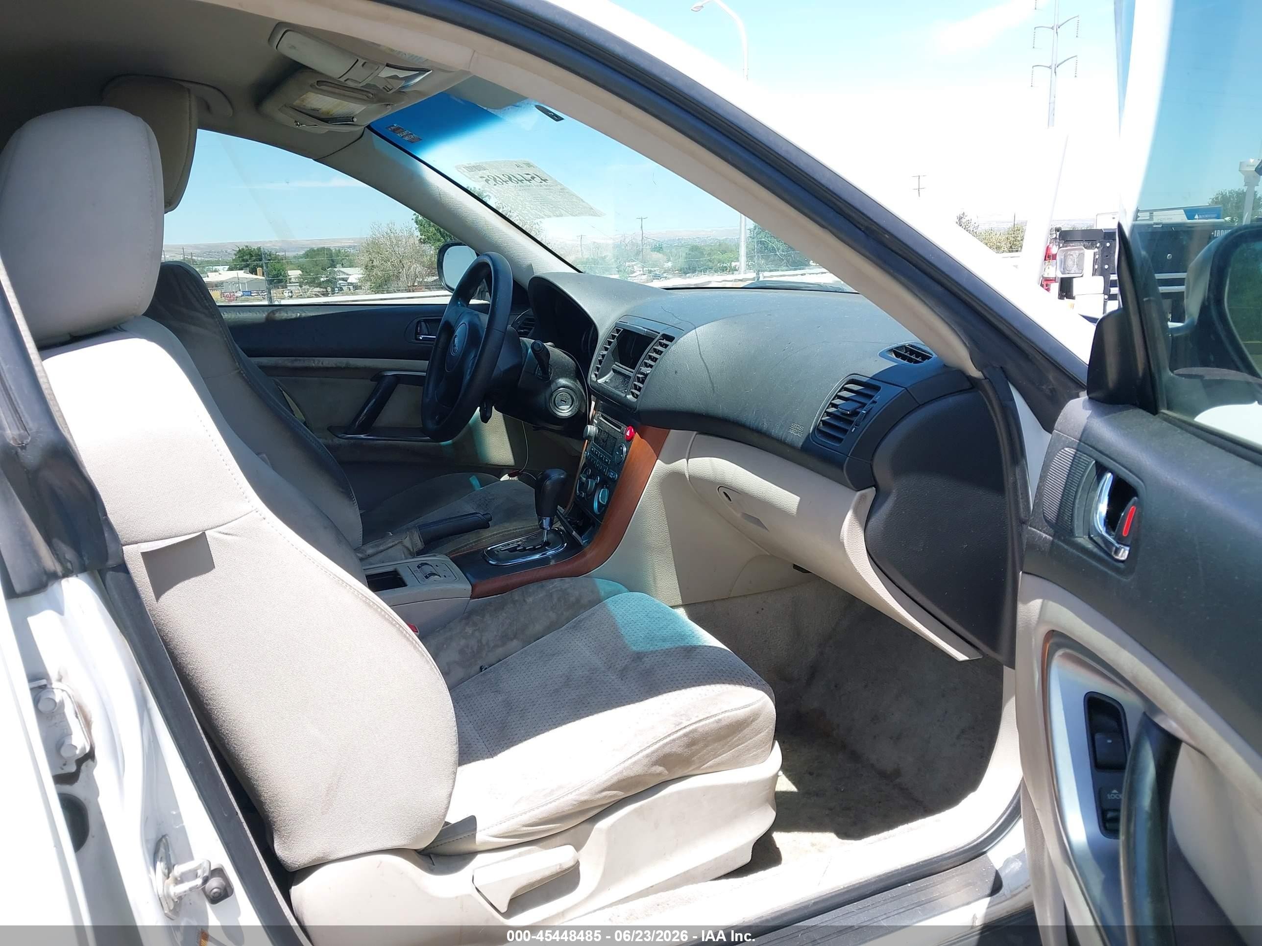 2006 Subaru Outback 2.5i White vin: 4S4BP61C267333232