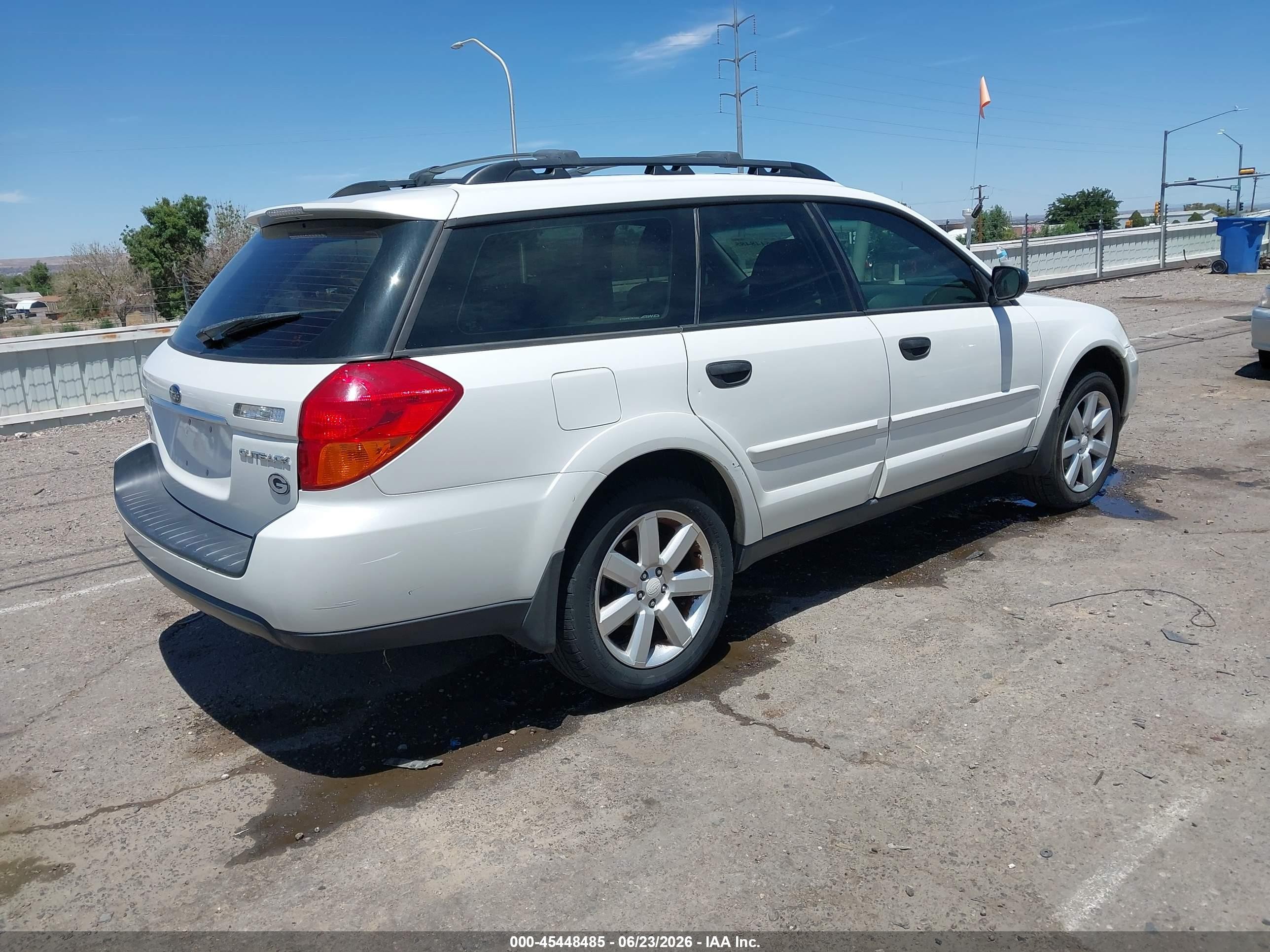 2006 Subaru Outback 2.5i White vin: 4S4BP61C267333232