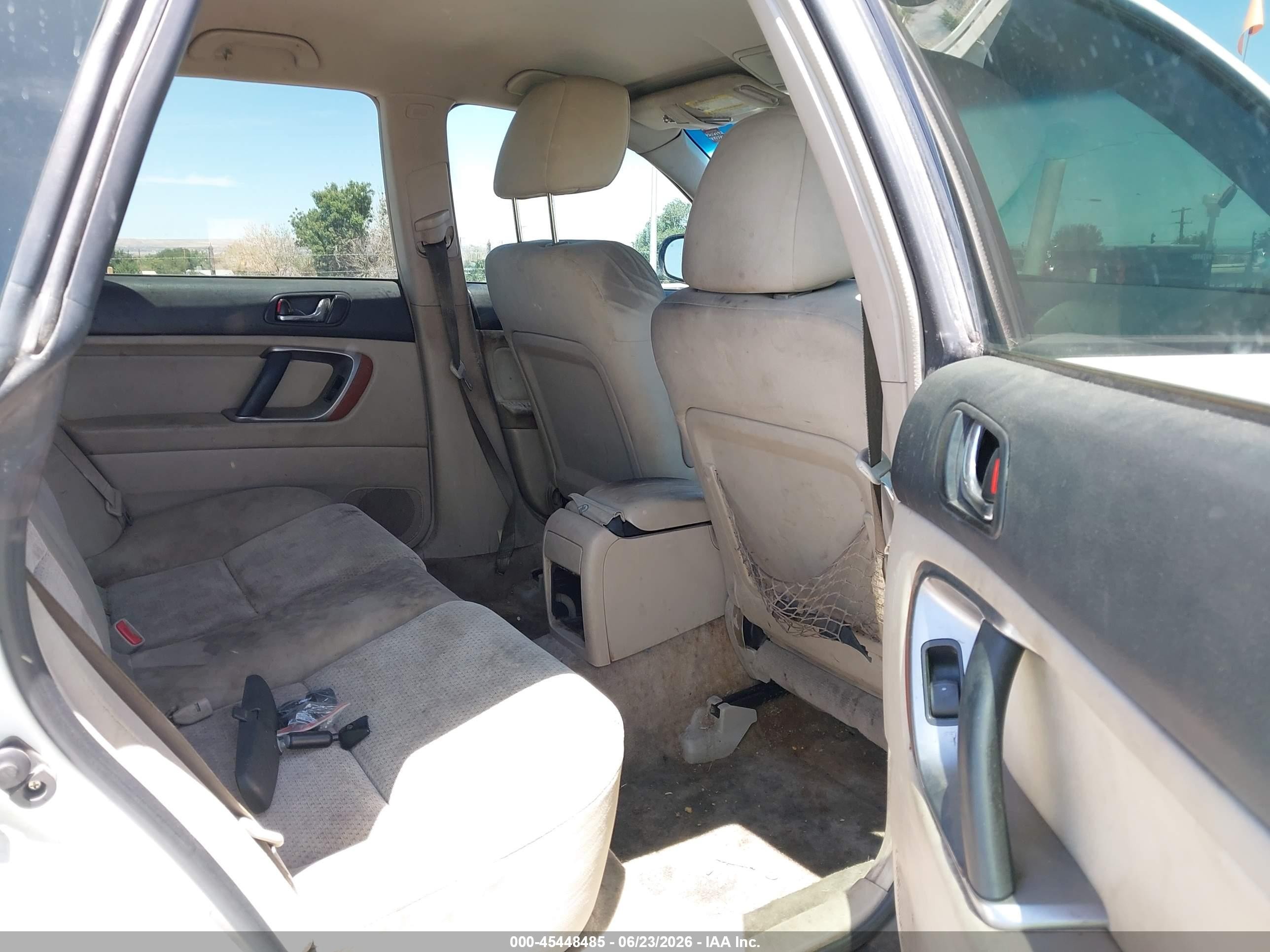 2006 Subaru Outback 2.5i White vin: 4S4BP61C267333232