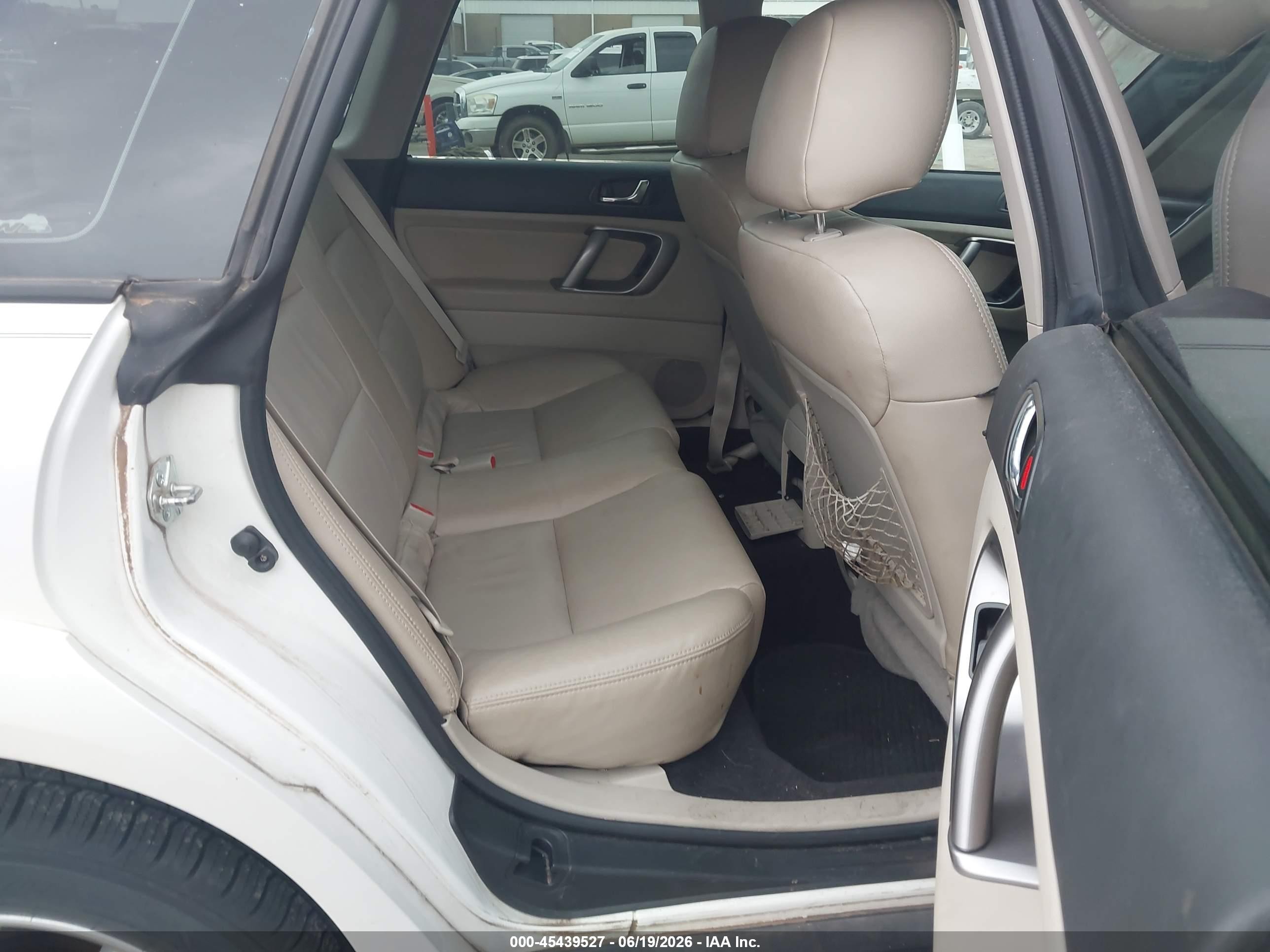 2009 Subaru Outback 2.5i White vin: 4S4BP61C297330206