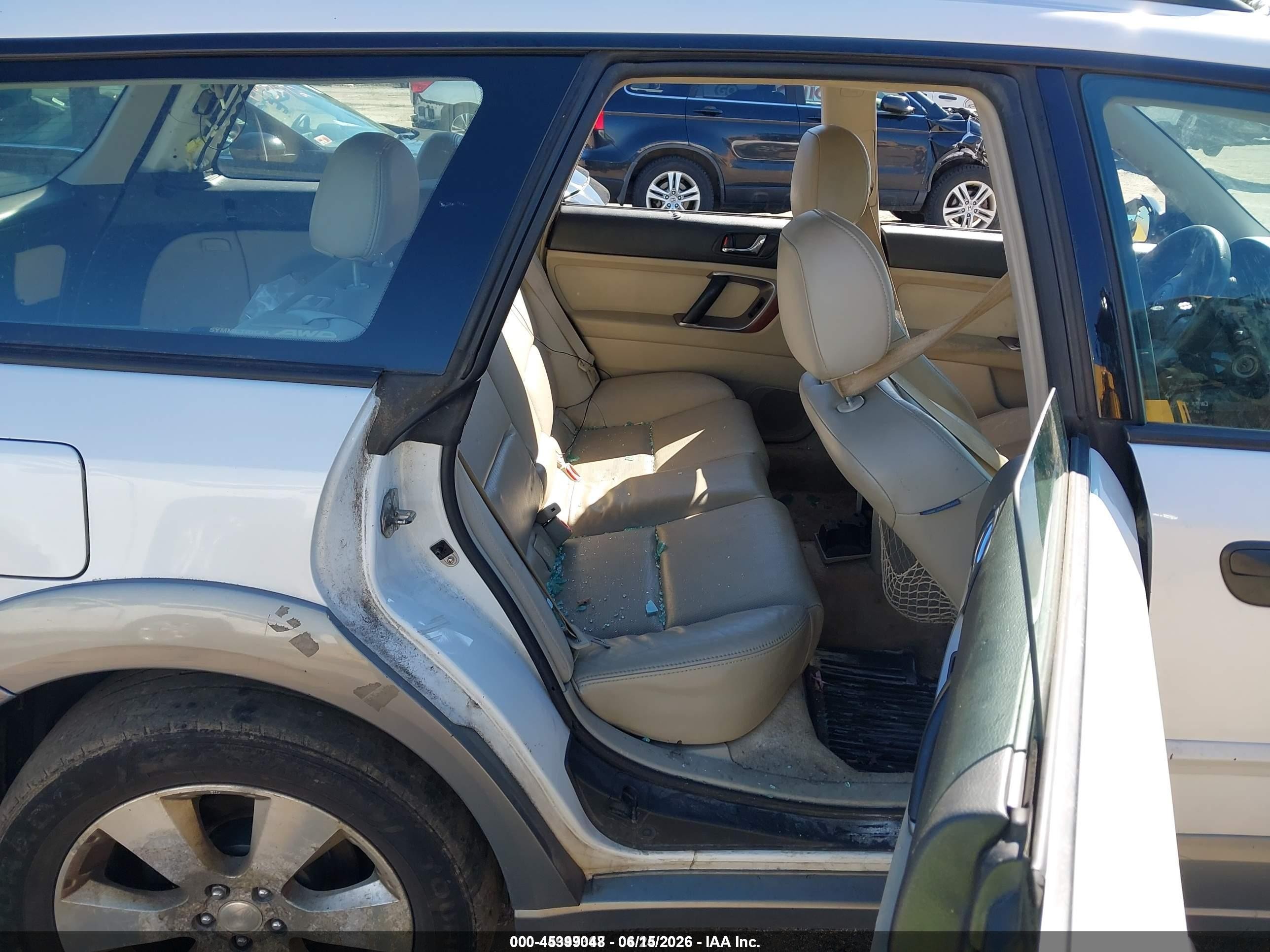 2005 Subaru Outback 2.5i Белый vin: 4S4BP61C357356923