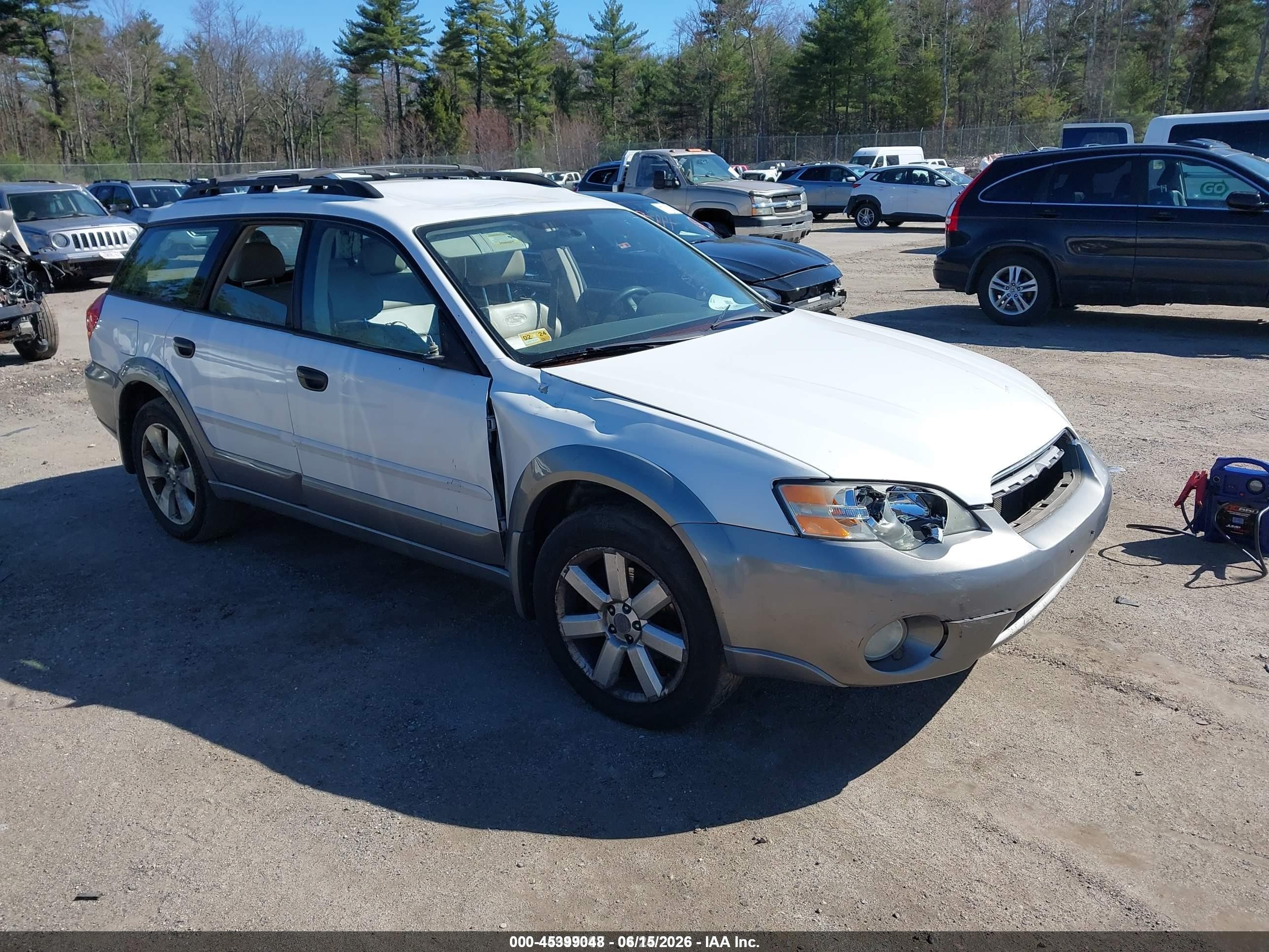 2005 Subaru Outback 2.5i White vin: 4S4BP61C357356923