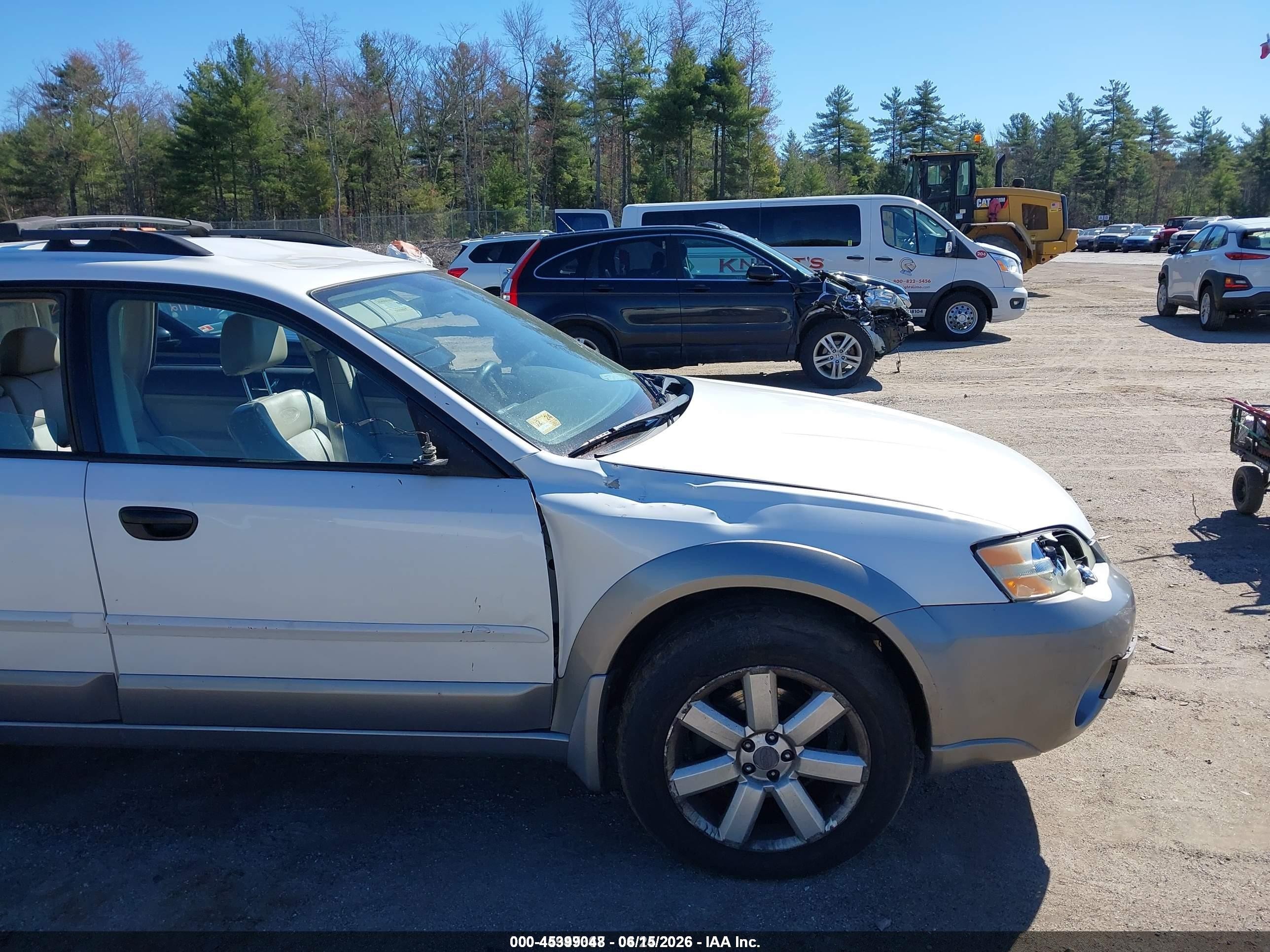 2005 Subaru Outback 2.5i Белый vin: 4S4BP61C357356923