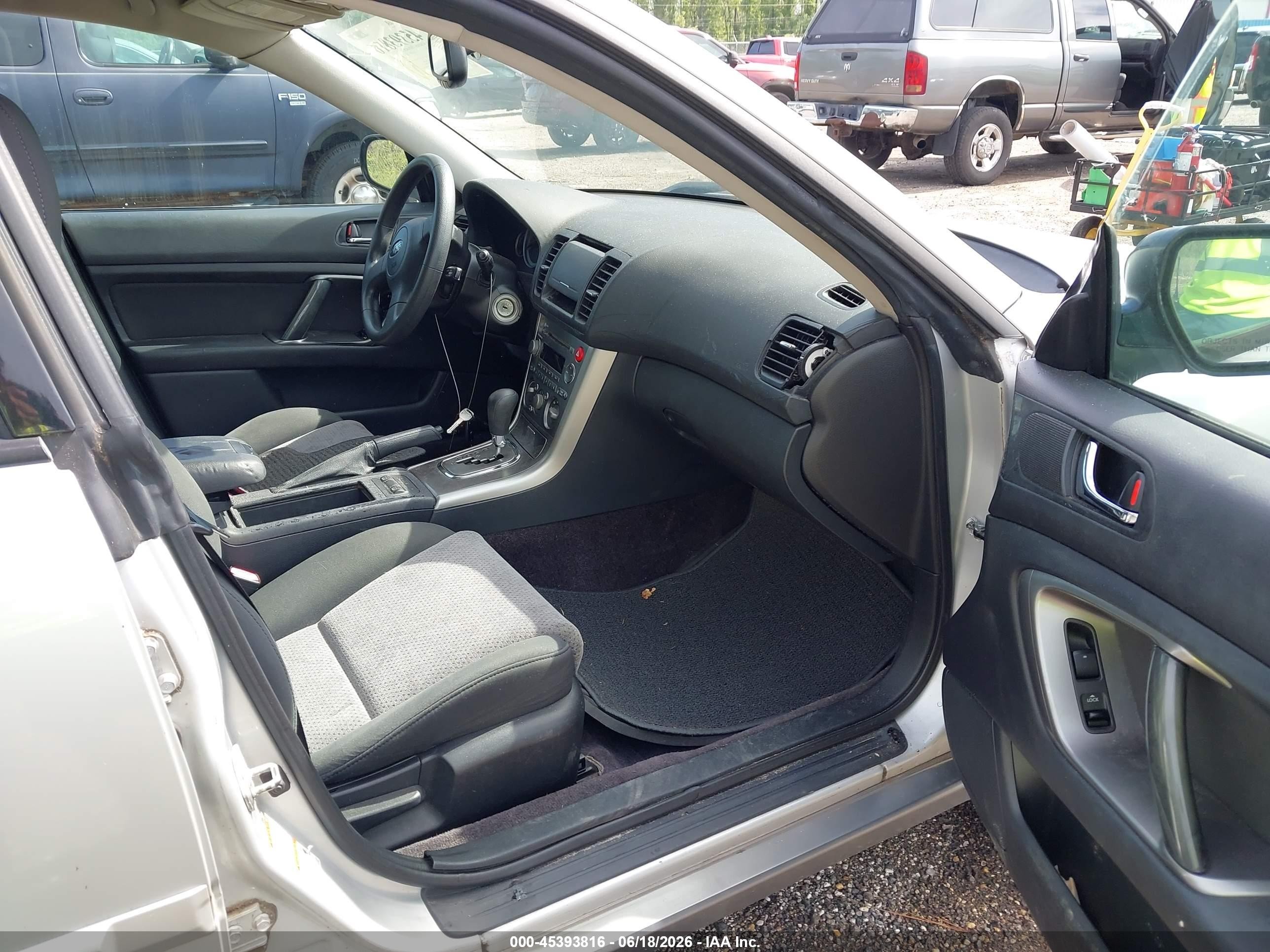 2005 Subaru Outback 2.5i Серебряный vin: 4S4BP61C357388464