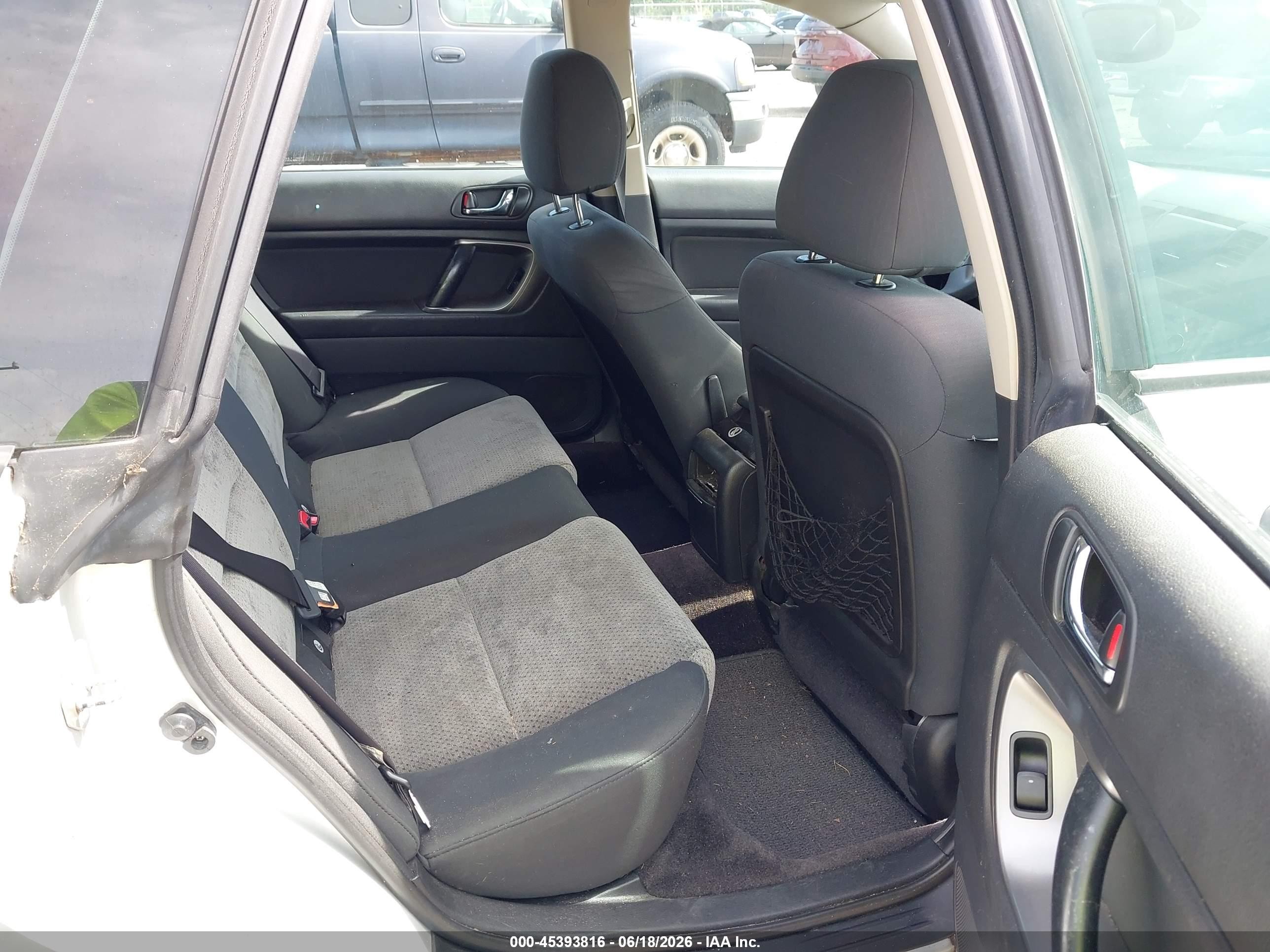 2005 Subaru Outback 2.5i Серебряный vin: 4S4BP61C357388464