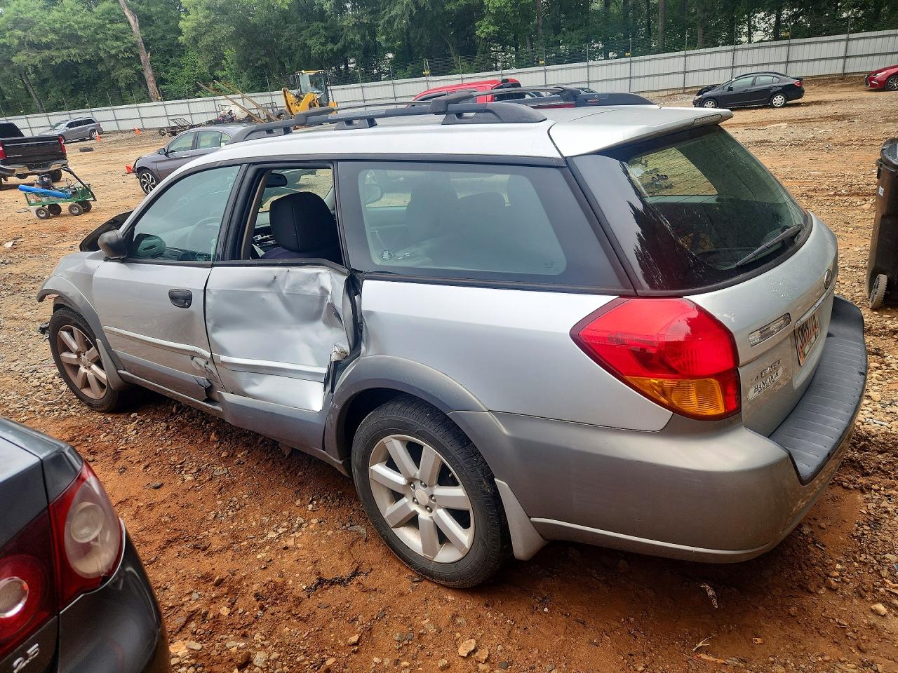 2006 Subaru Legacy Outback 2.5i Серебряный vin: 4S4BP61C467310826