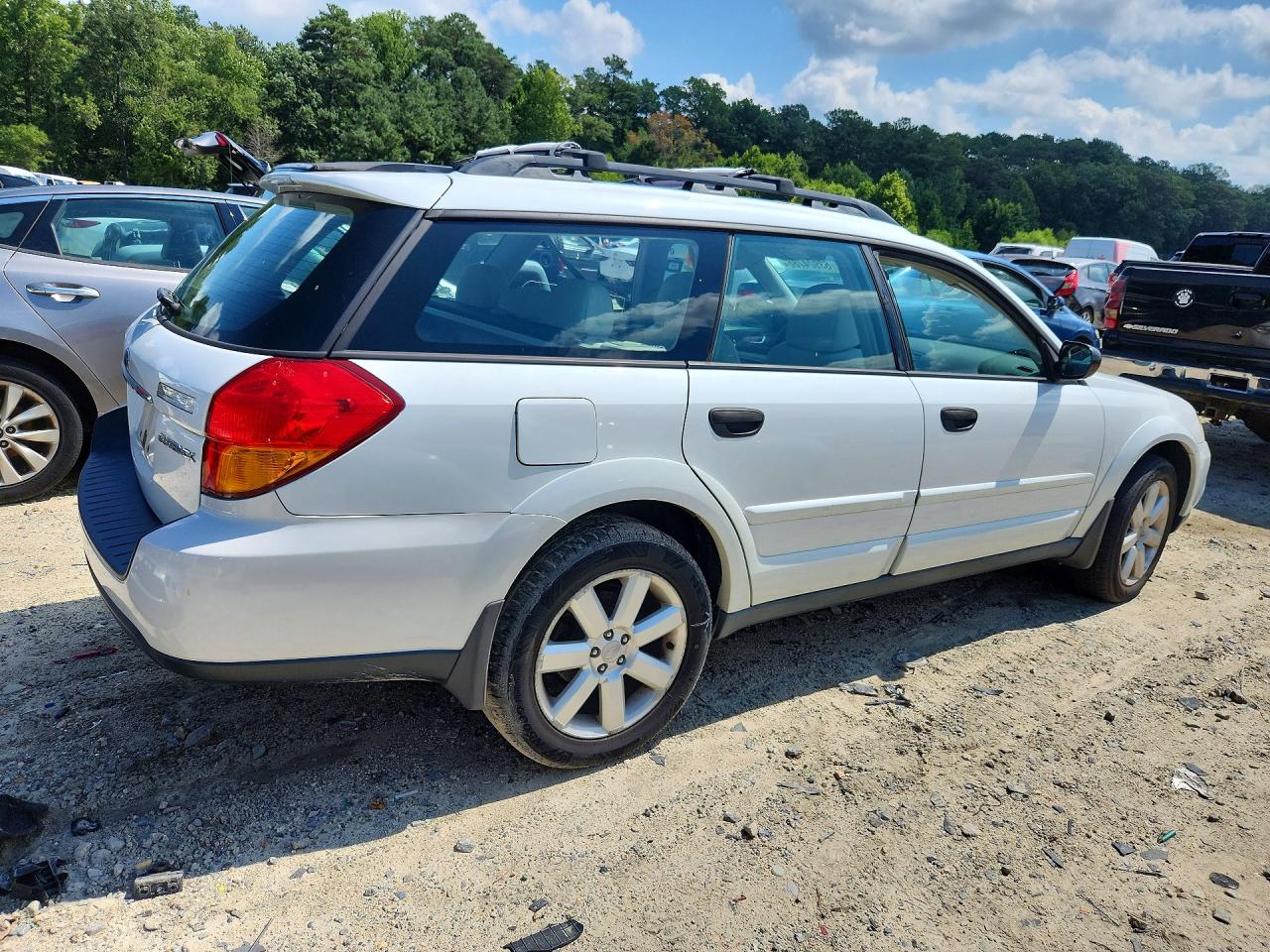 2006 Subaru Legacy Outback 2.5i White vin: 4S4BP61C467327206