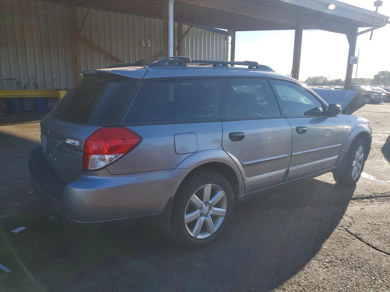 2009 Subaru Outback 2.5i Silver vin: 4S4BP61C497331132