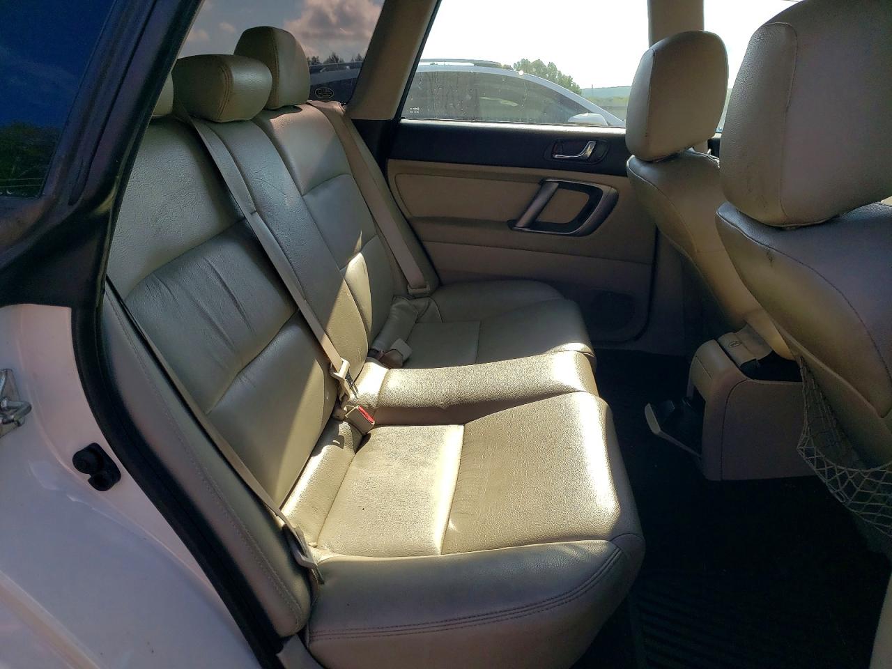 2009 Subaru Outback 2.5i White vin: 4S4BP61C497331762