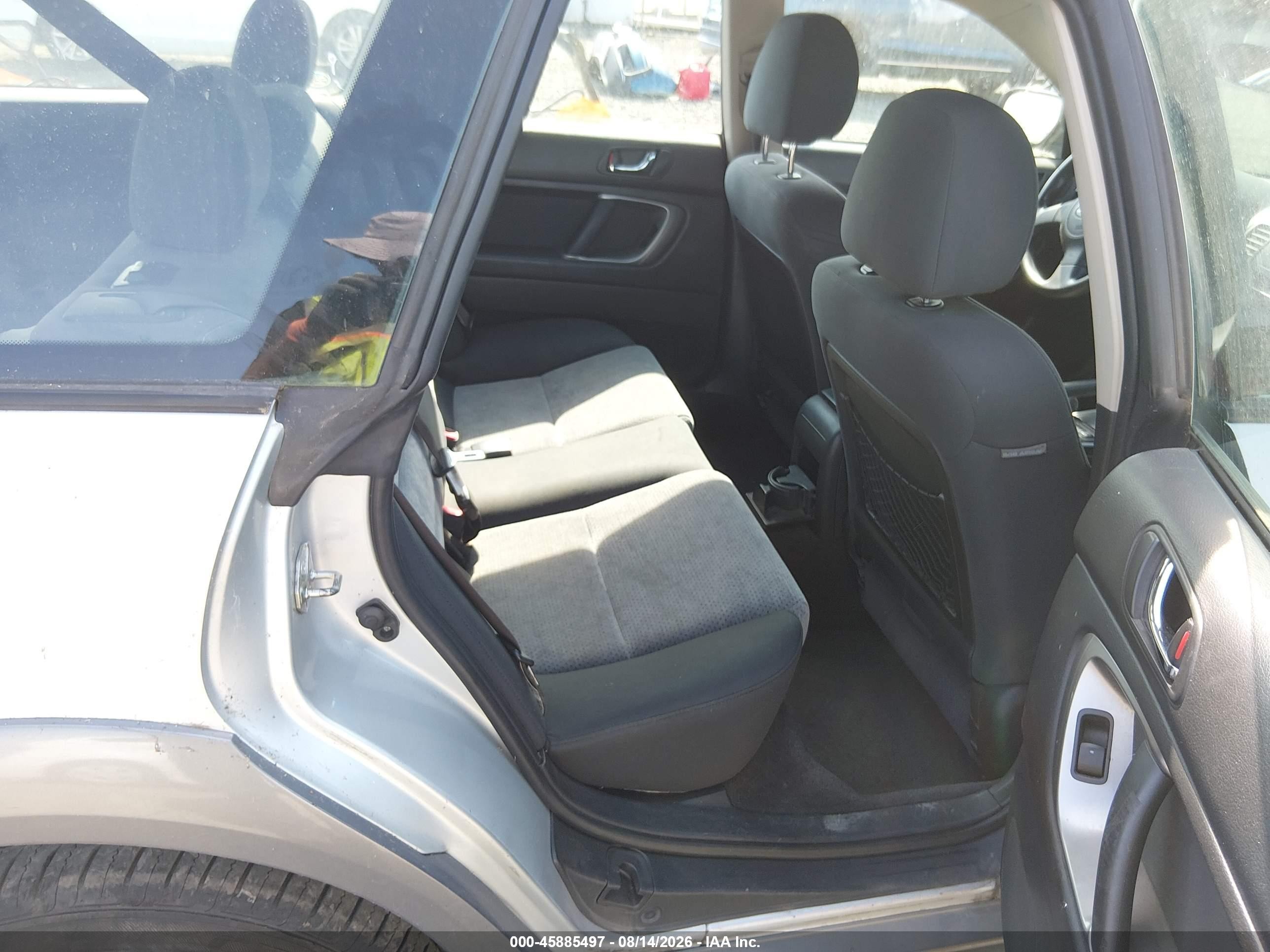 2005 Subaru Outback 2.5i Silver vin: 4S4BP61C557320103
