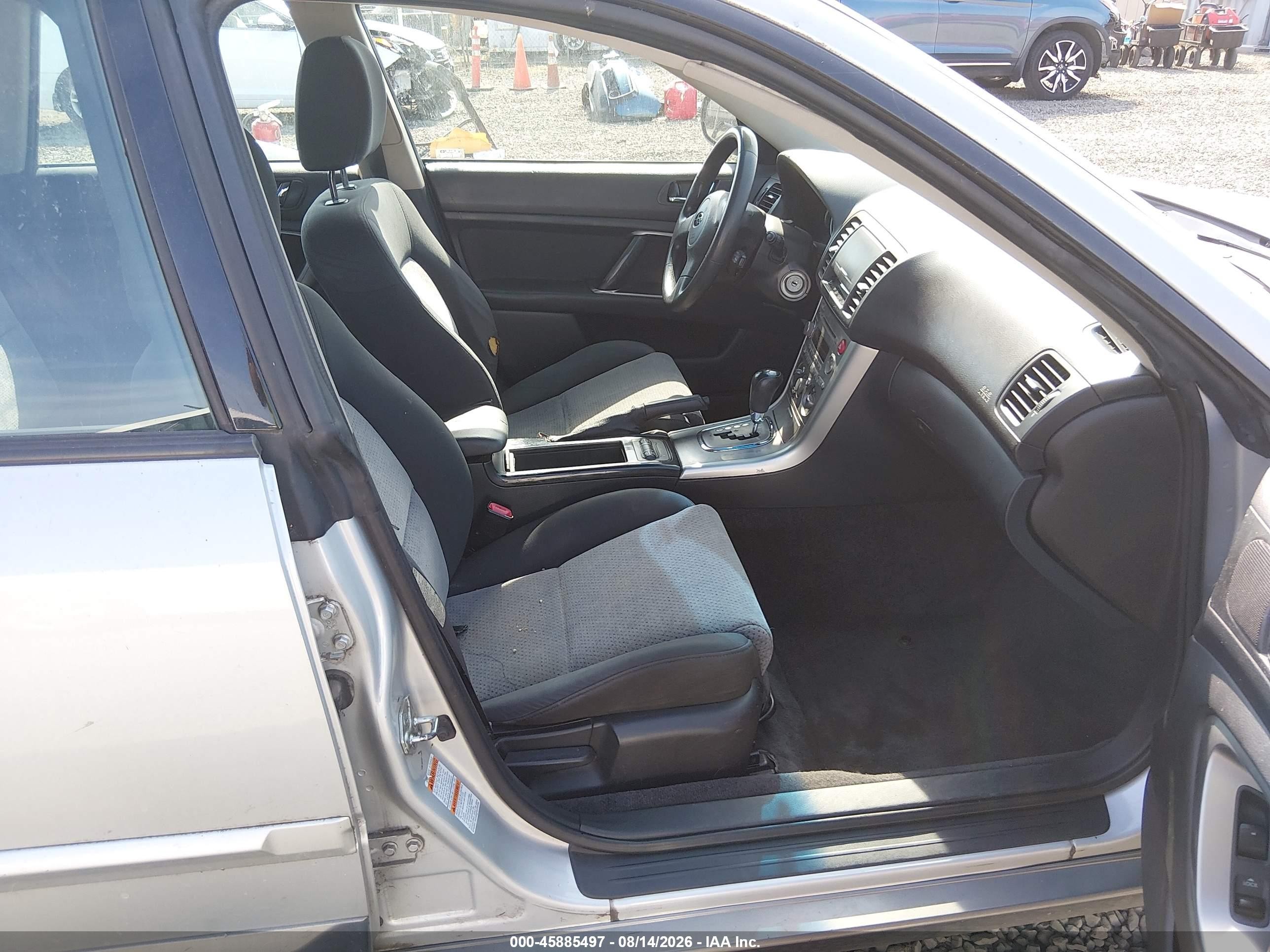 2005 Subaru Outback 2.5i Silver vin: 4S4BP61C557320103