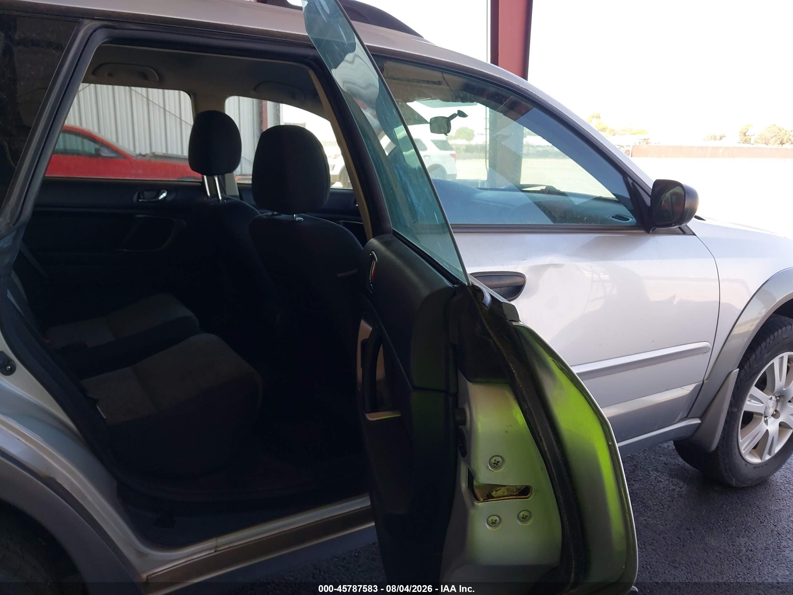 2005 Subaru Outback 2.5i Серебряный vin: 4S4BP61C557337452