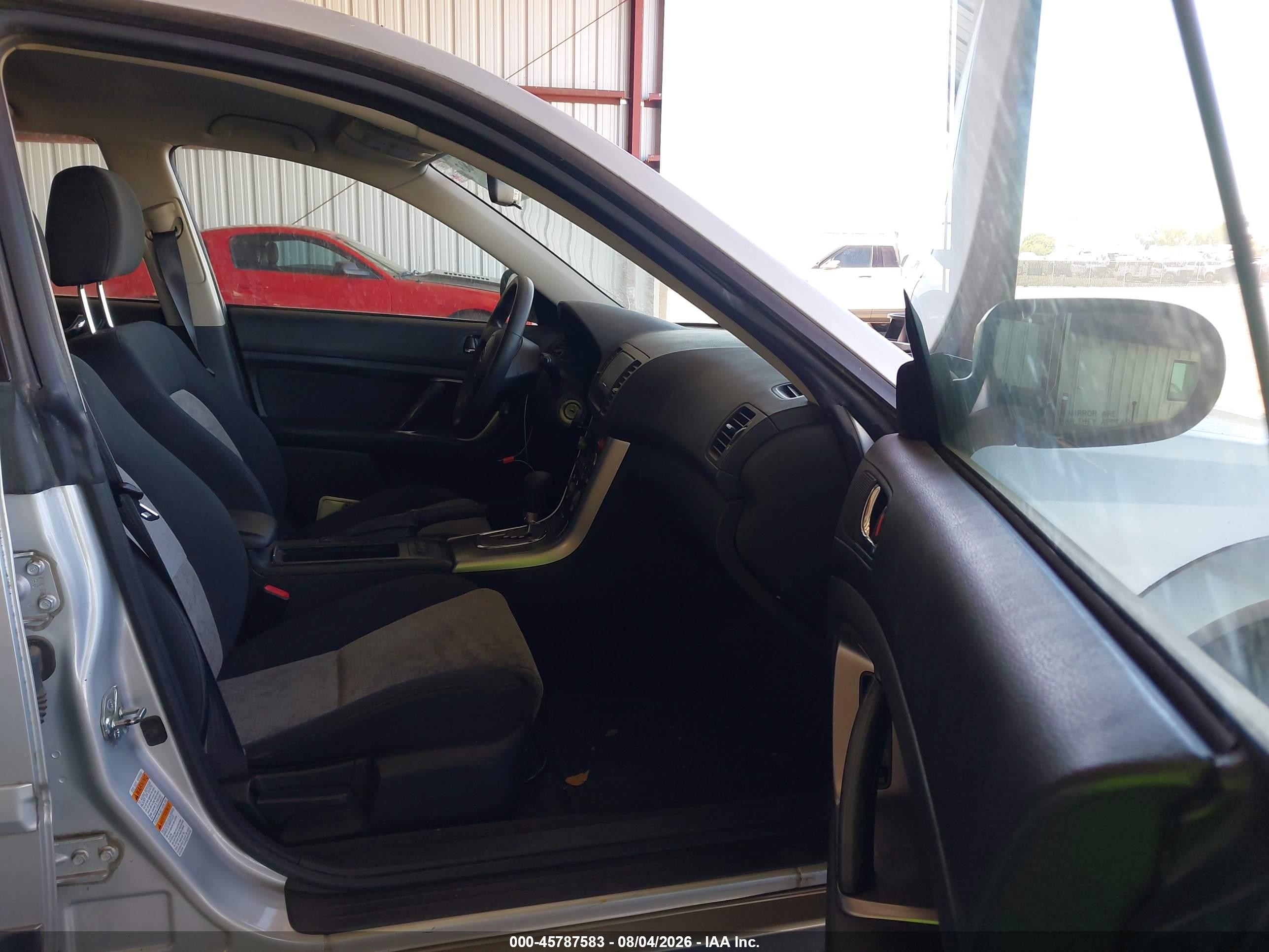 2005 Subaru Outback 2.5i Серебряный vin: 4S4BP61C557337452