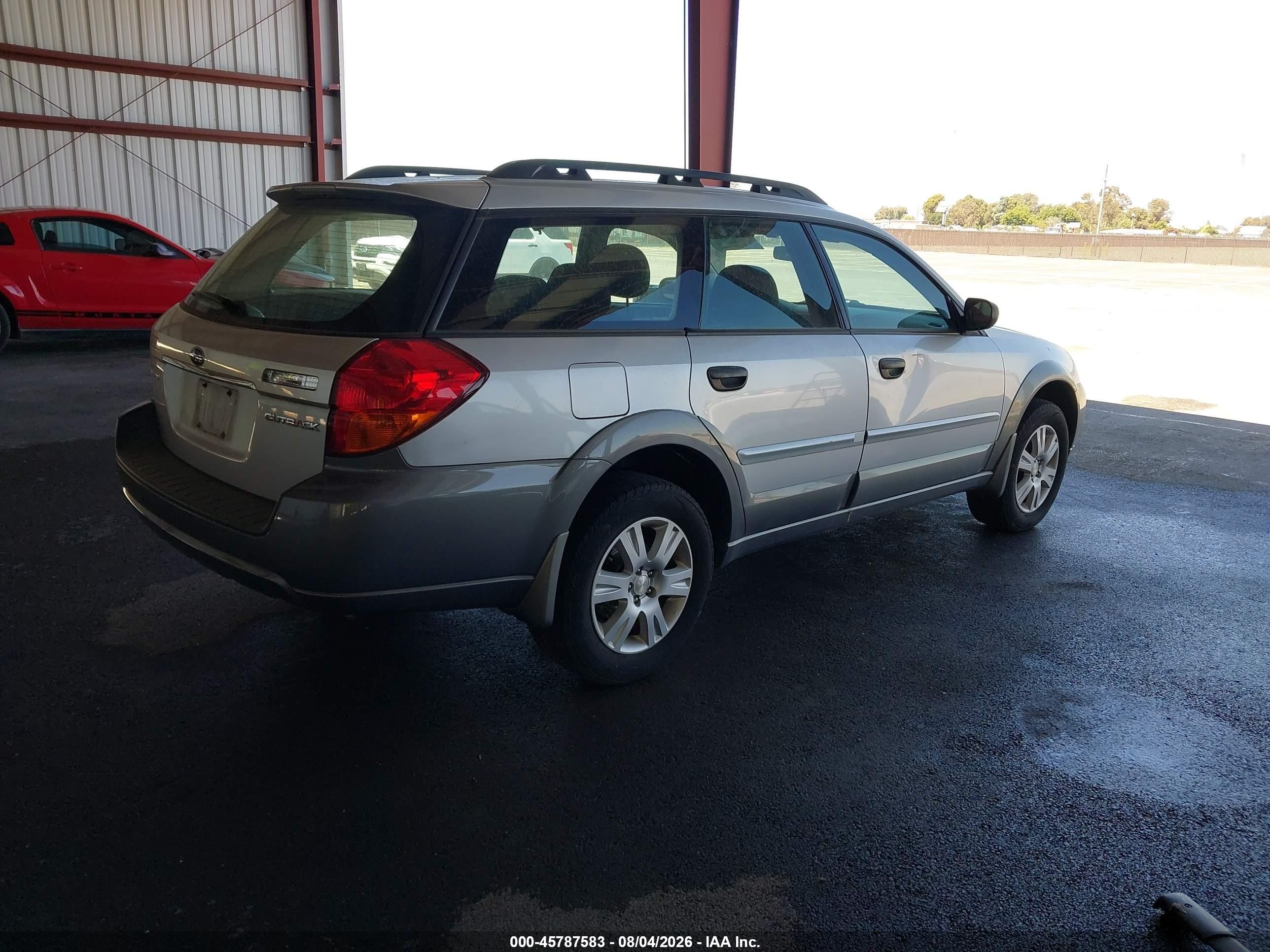 2005 Subaru Outback 2.5i Серебряный vin: 4S4BP61C557337452