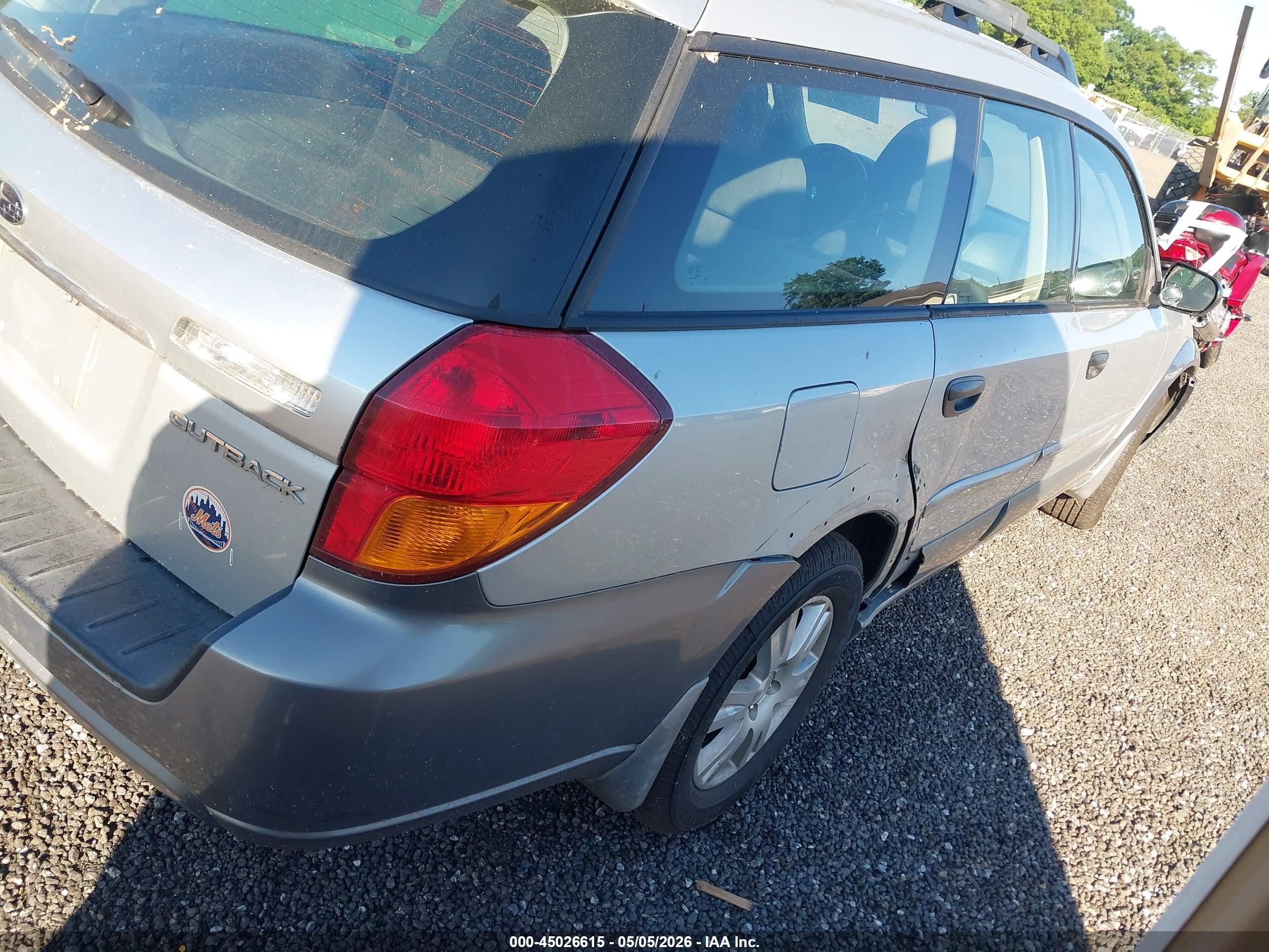 2005 Subaru Outback 2.5i Silver vin: 4S4BP61C557358091