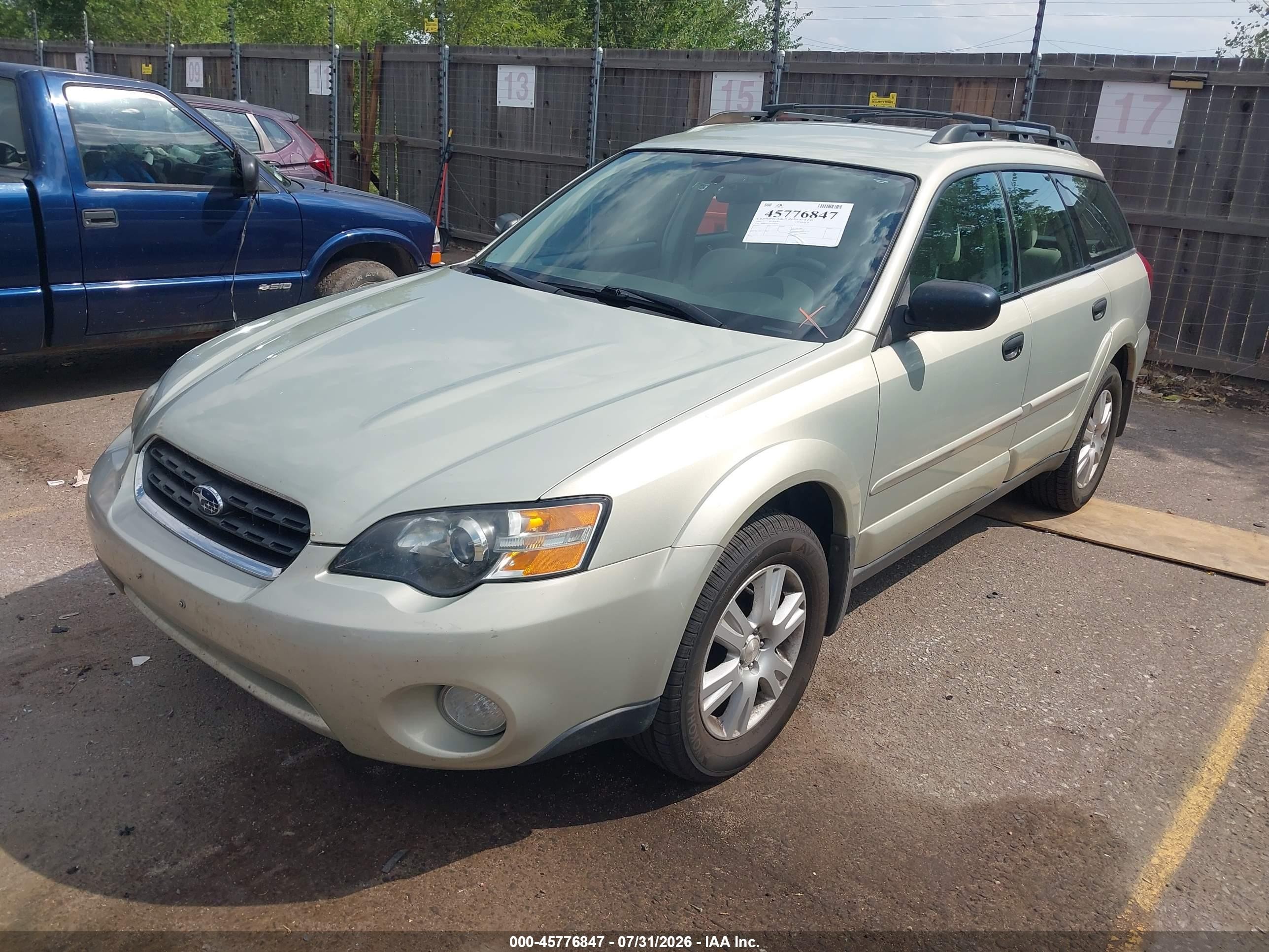 2005 Subaru Outback 2.5i Tan vin: 4S4BP61C557380351