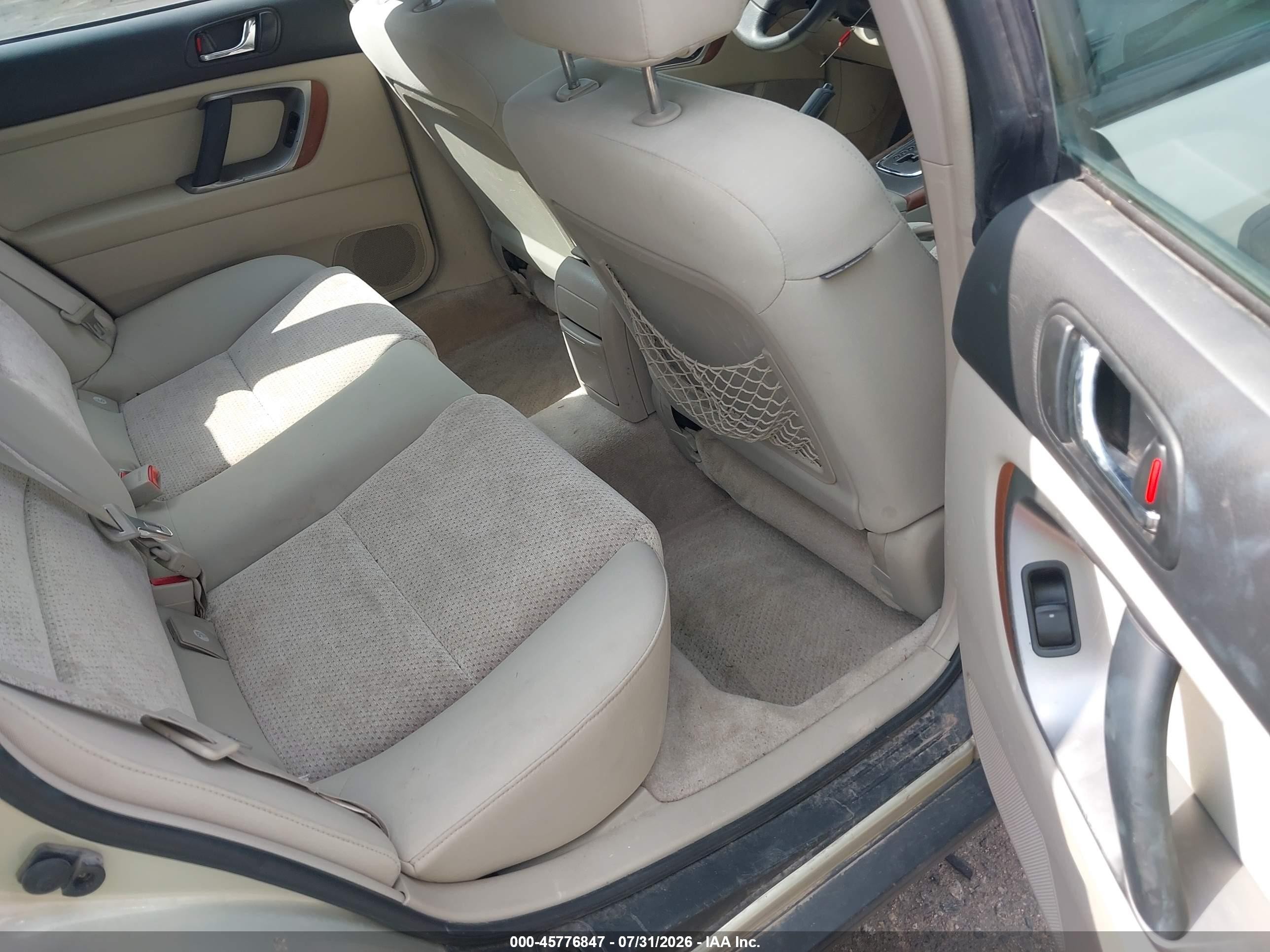 2005 Subaru Outback 2.5i Tan vin: 4S4BP61C557380351