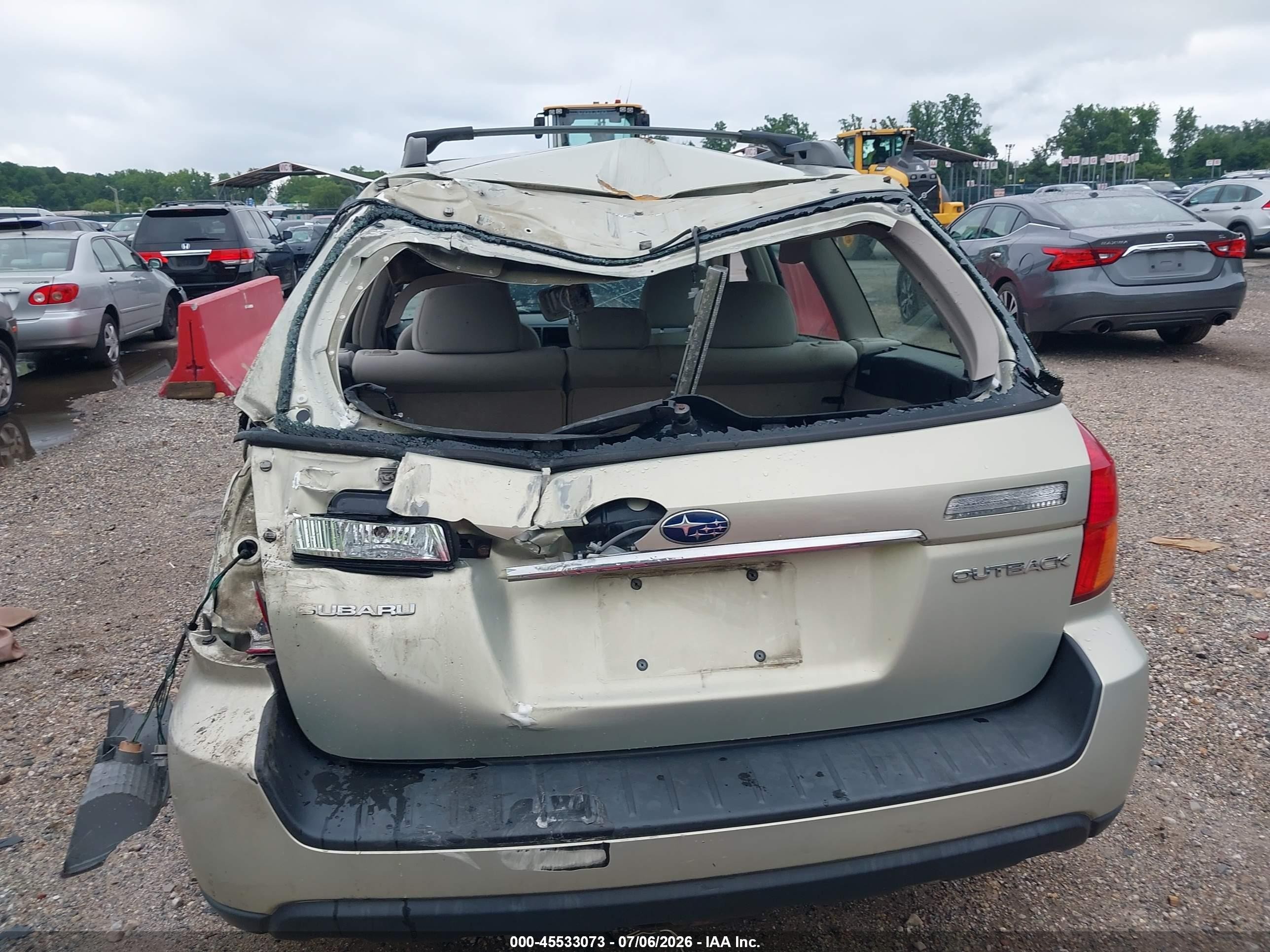 2005 Subaru Outback 2.5i Gold vin: 4S4BP61C557387395