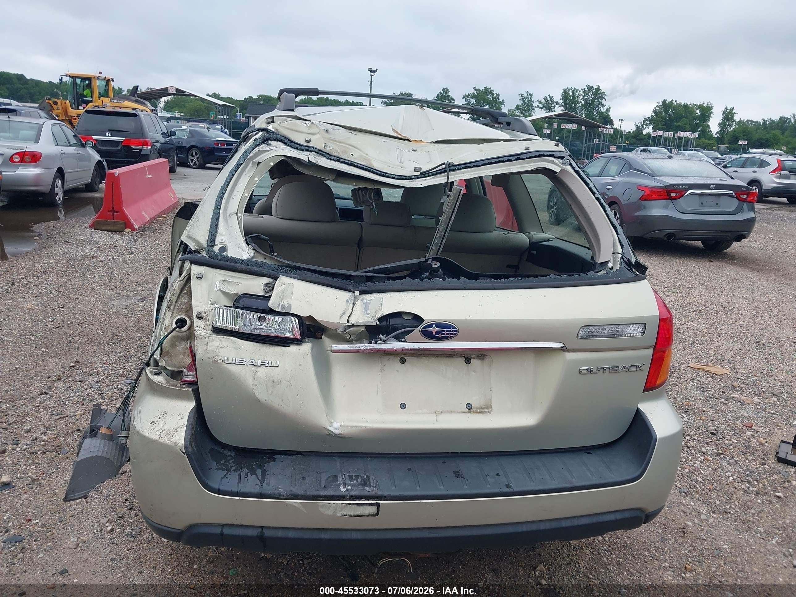 2005 Subaru Outback 2.5i Gold vin: 4S4BP61C557387395