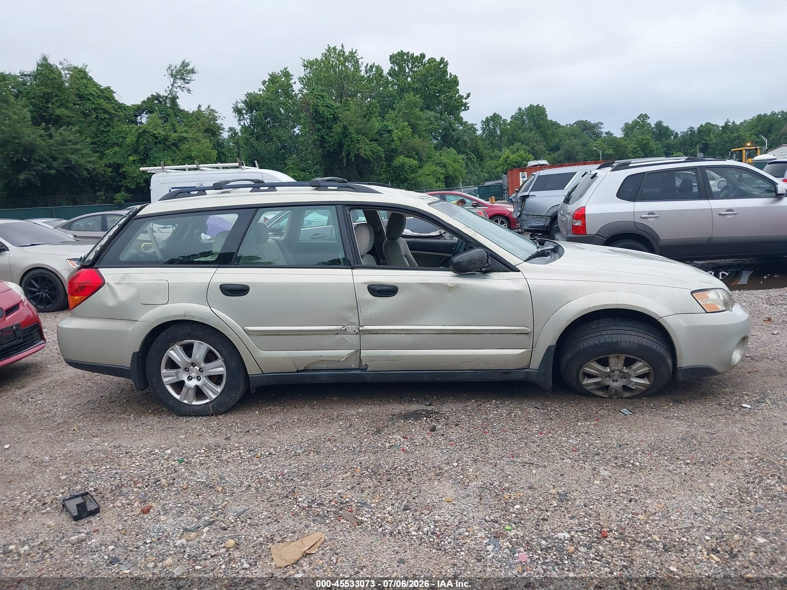 2005 Subaru Outback 2.5i Gold vin: 4S4BP61C557387395