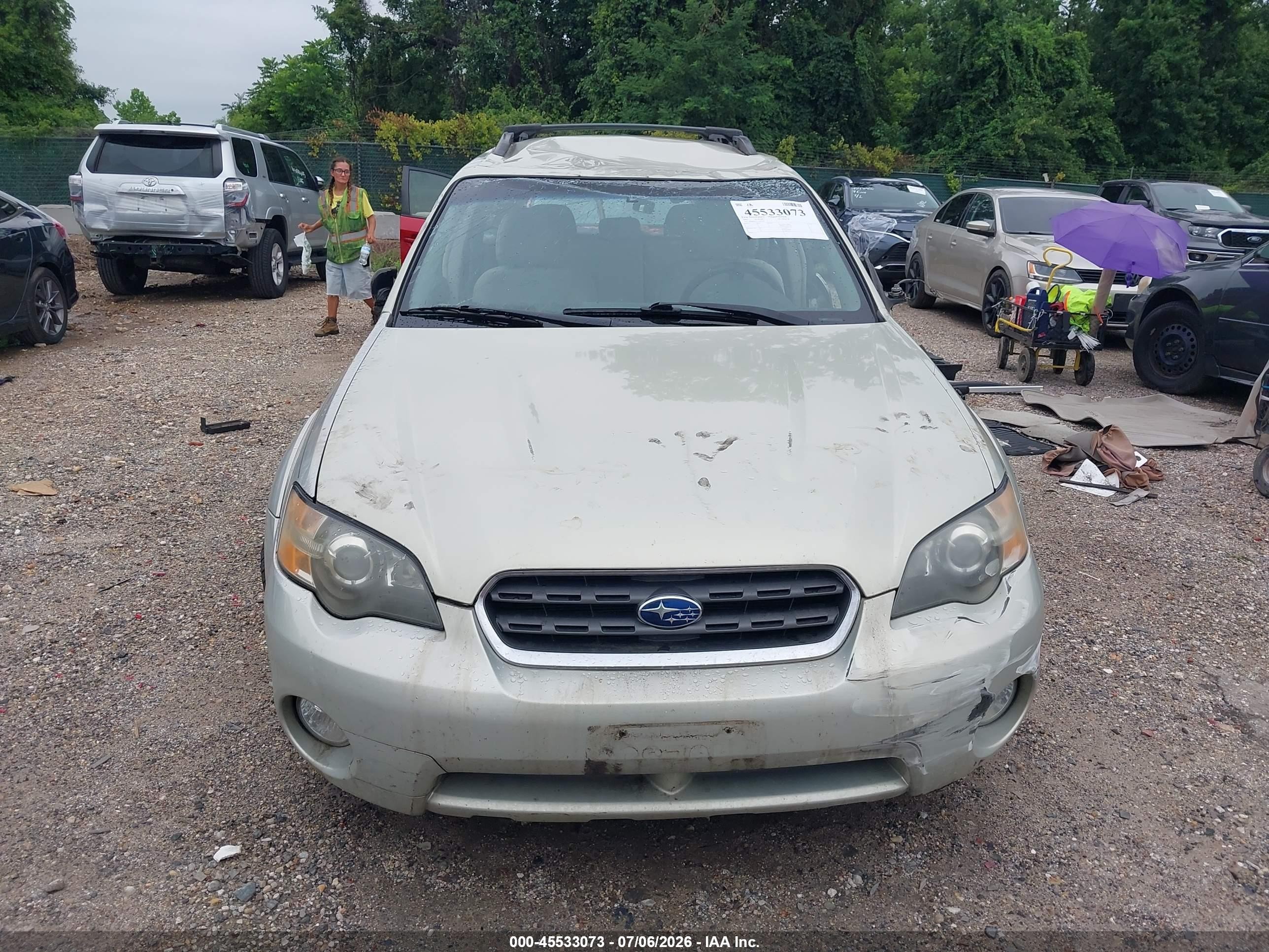 2005 Subaru Outback 2.5i Gold vin: 4S4BP61C557387395