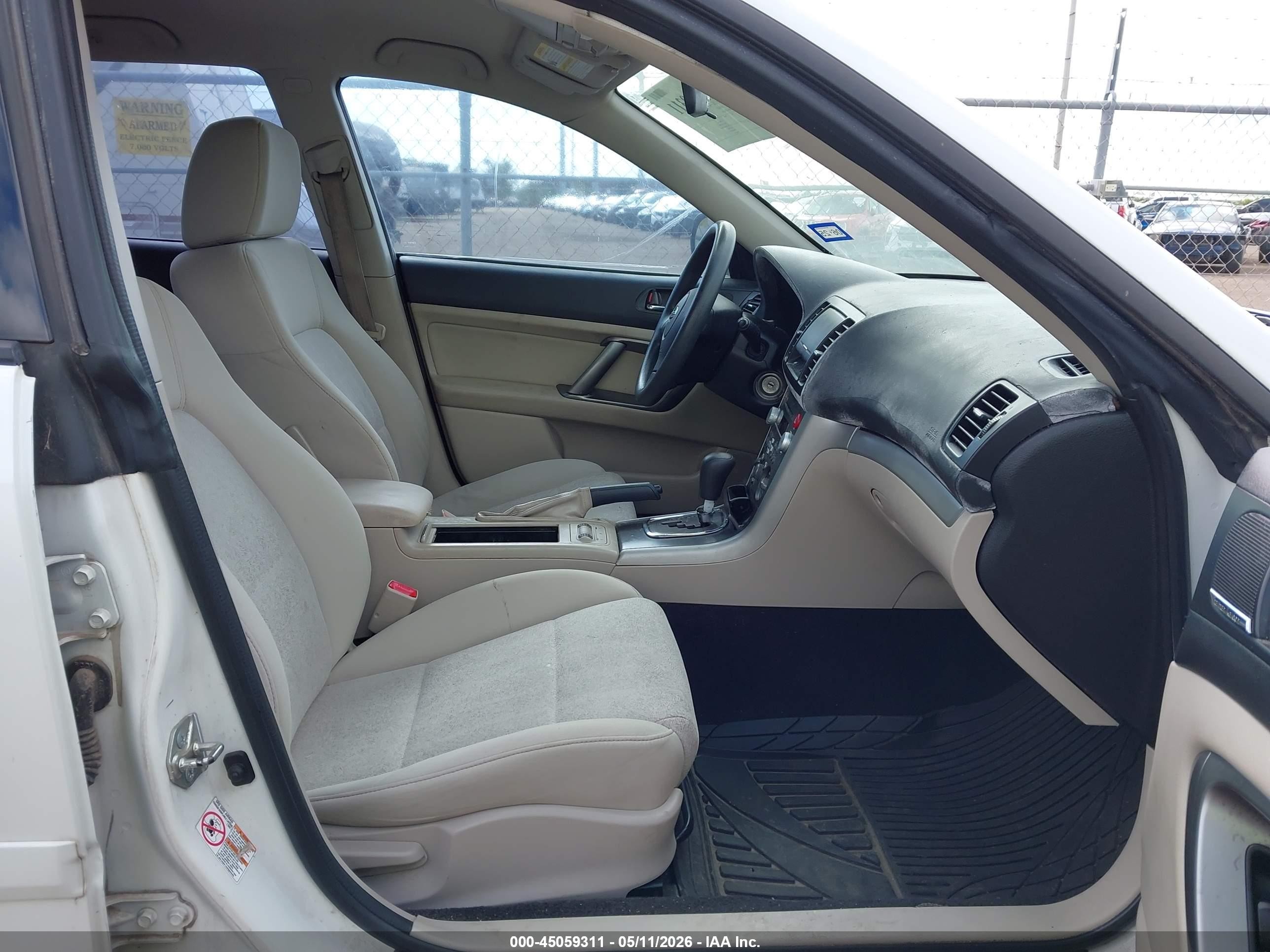 2009 Subaru Outback 2.5i White vin: 4S4BP61C597343550