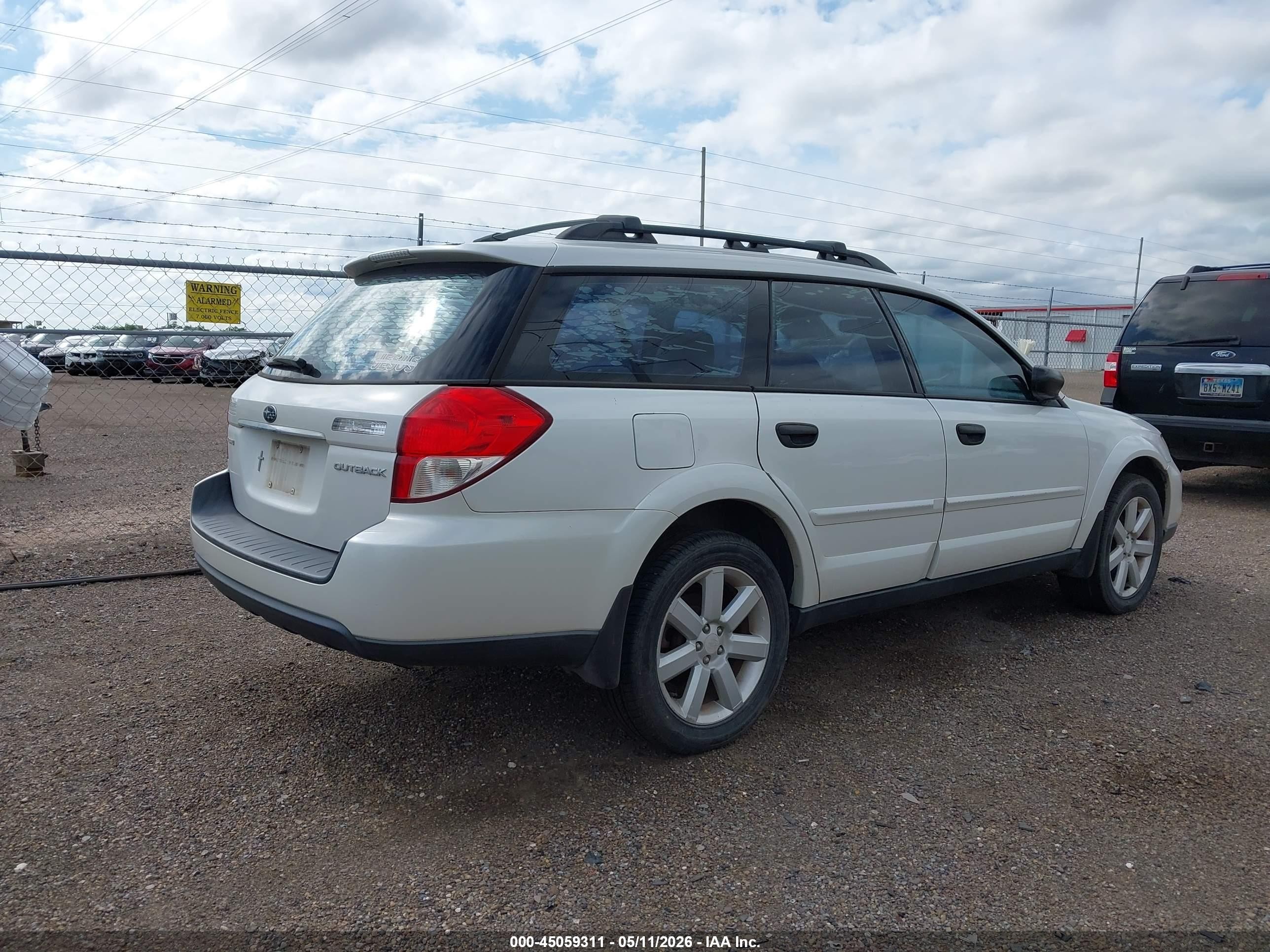 2009 Subaru Outback 2.5i White vin: 4S4BP61C597343550