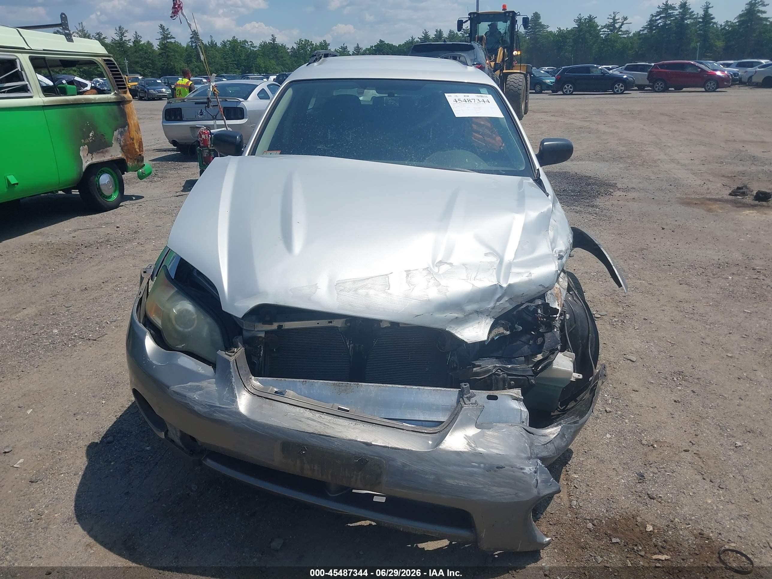 2005 Subaru Outback 2.5i Silver vin: 4S4BP61C657356558