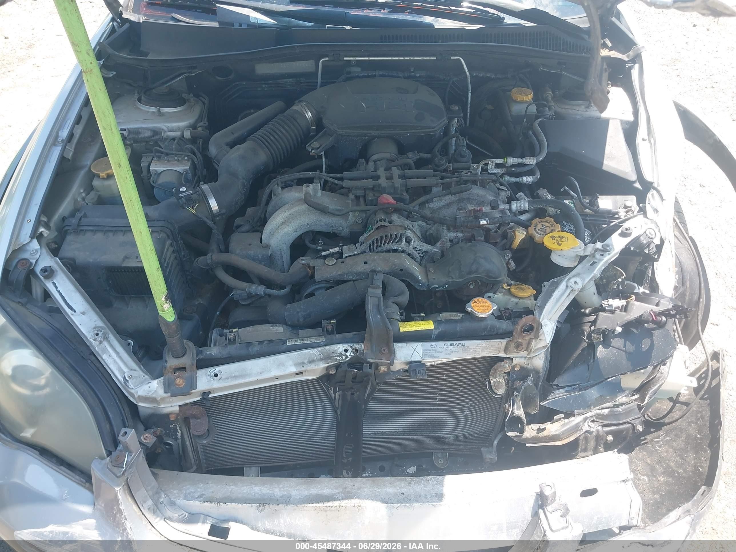 2005 Subaru Outback 2.5i Silver vin: 4S4BP61C657356558