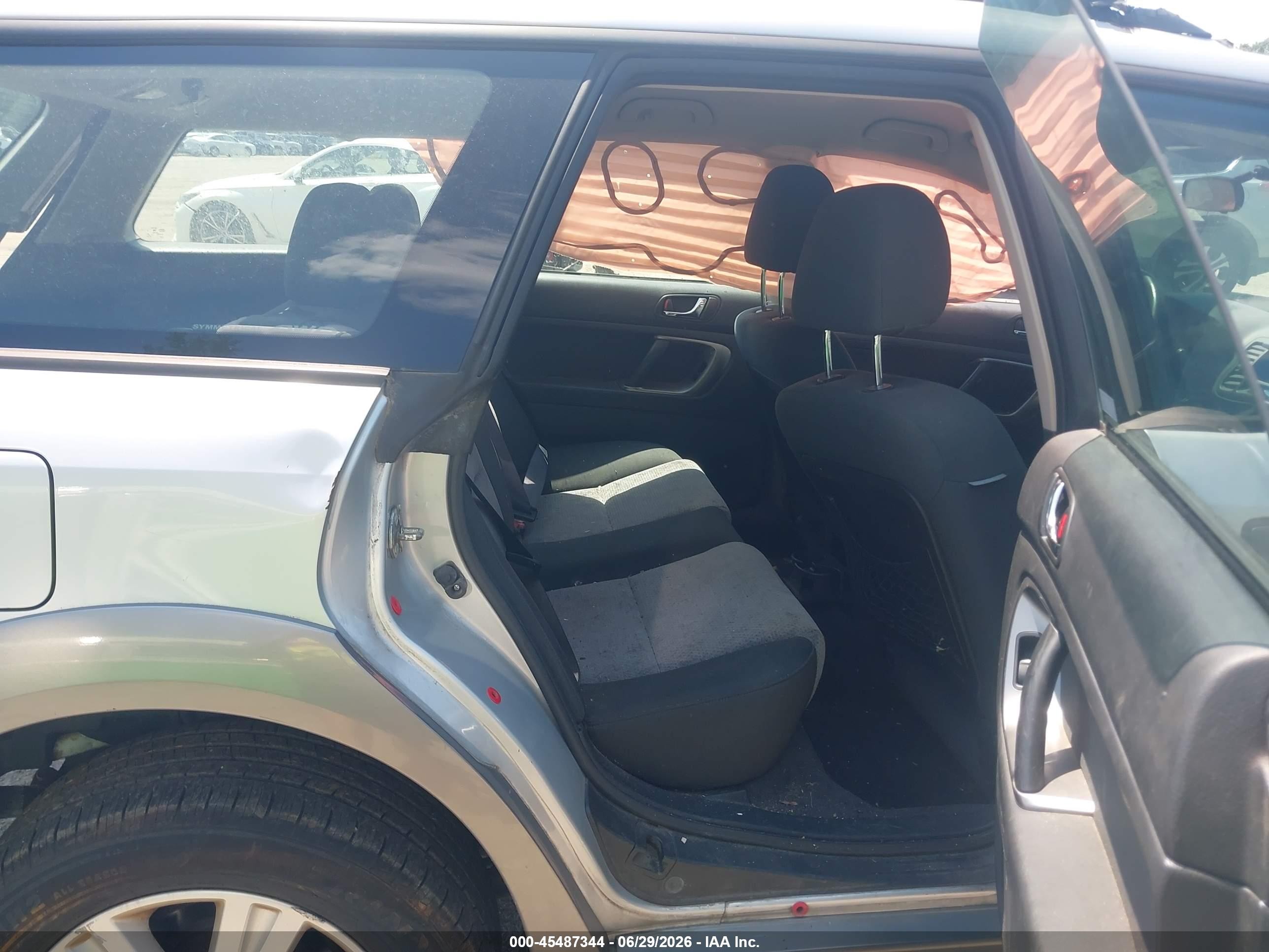 2005 Subaru Outback 2.5i Silver vin: 4S4BP61C657356558