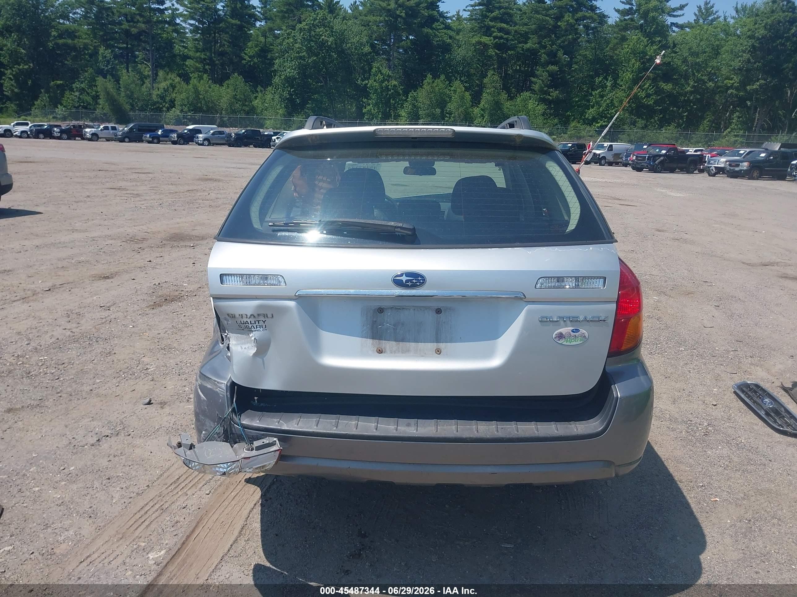 2005 Subaru Outback 2.5i Silver vin: 4S4BP61C657356558