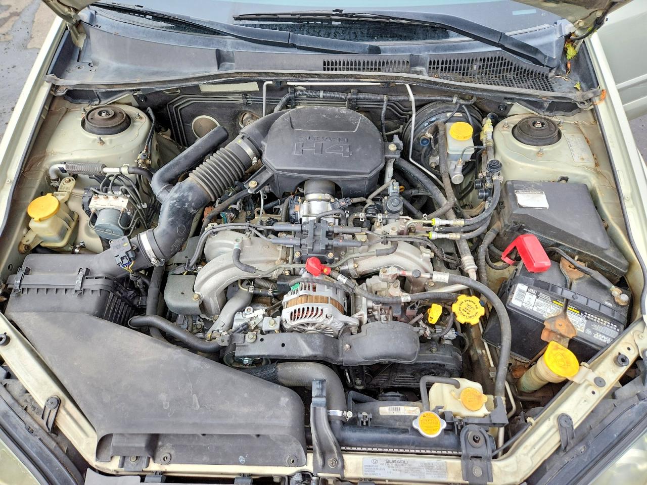 2005 Subaru Outback Золотой vin: 4S4BP61C657356740