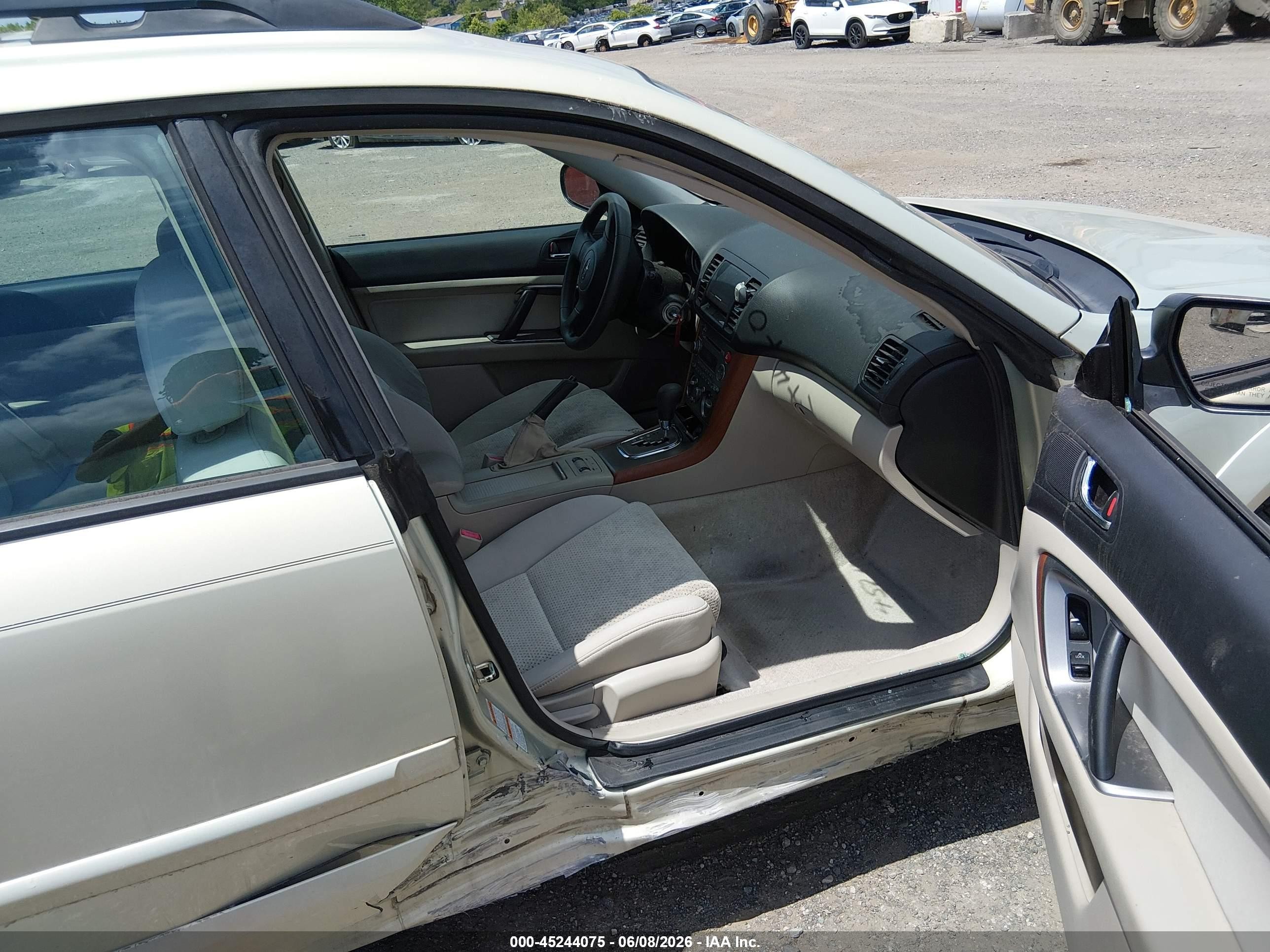 2005 Subaru Outback 2.5i Beige vin: 4S4BP61C657363526