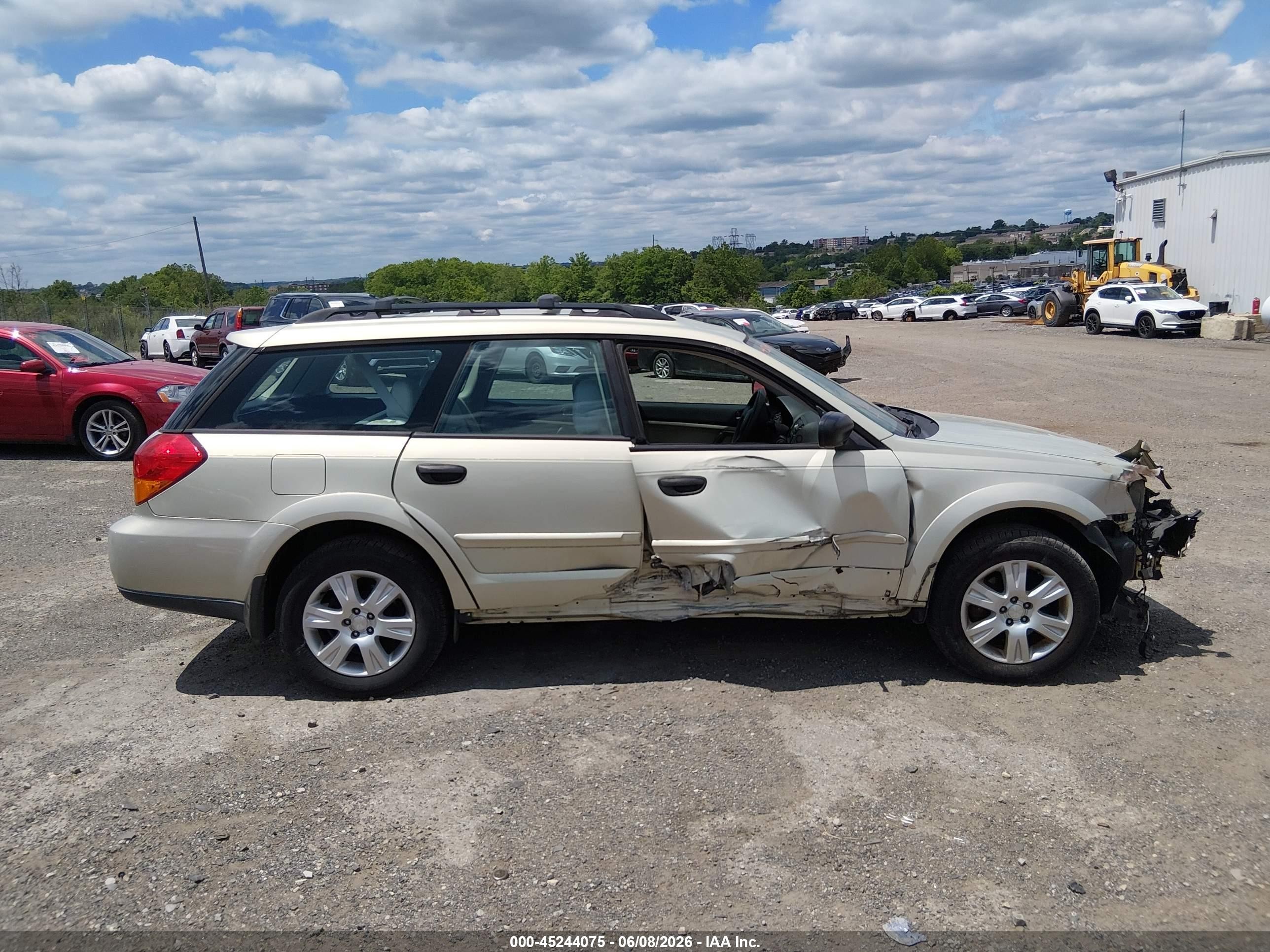2005 Subaru Outback 2.5i Beige vin: 4S4BP61C657363526