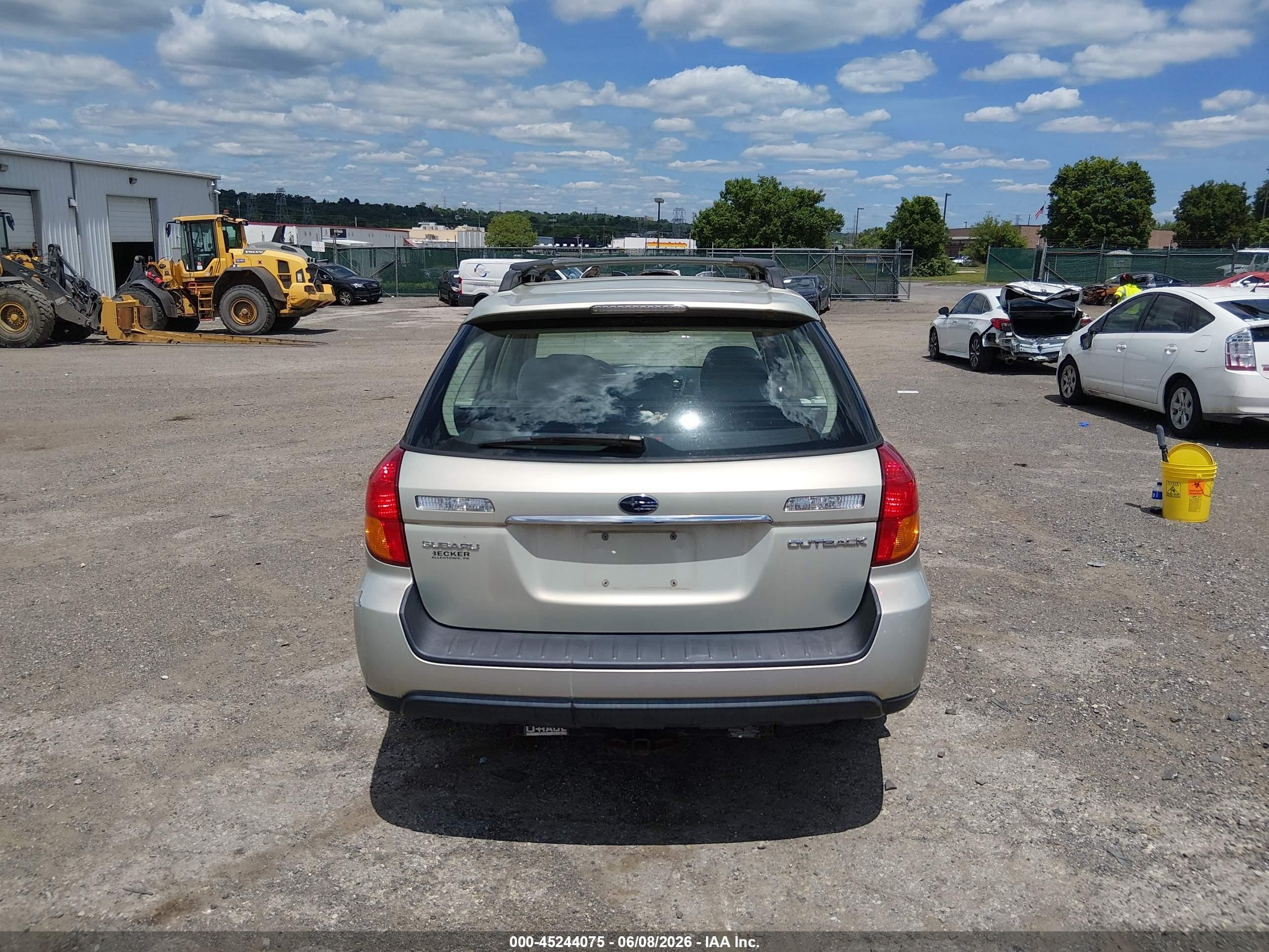 2005 Subaru Outback 2.5i Beige vin: 4S4BP61C657363526