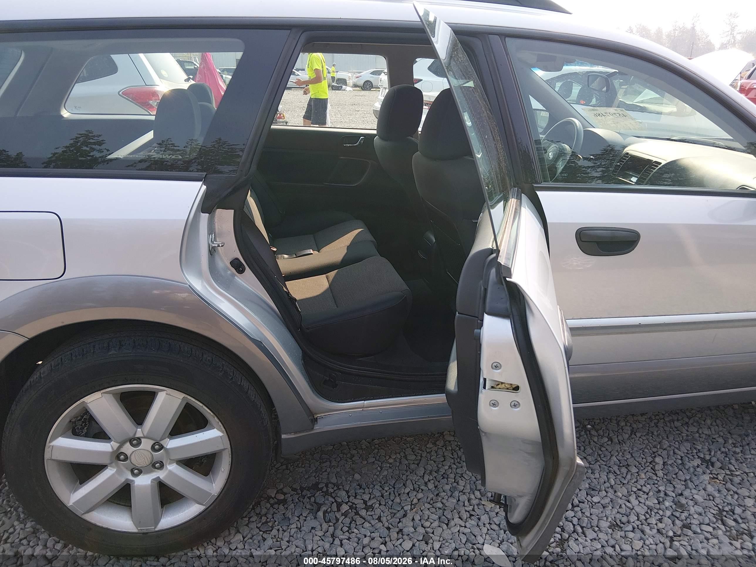 2007 Subaru Outback 2.5i Silver vin: 4S4BP61C677307699