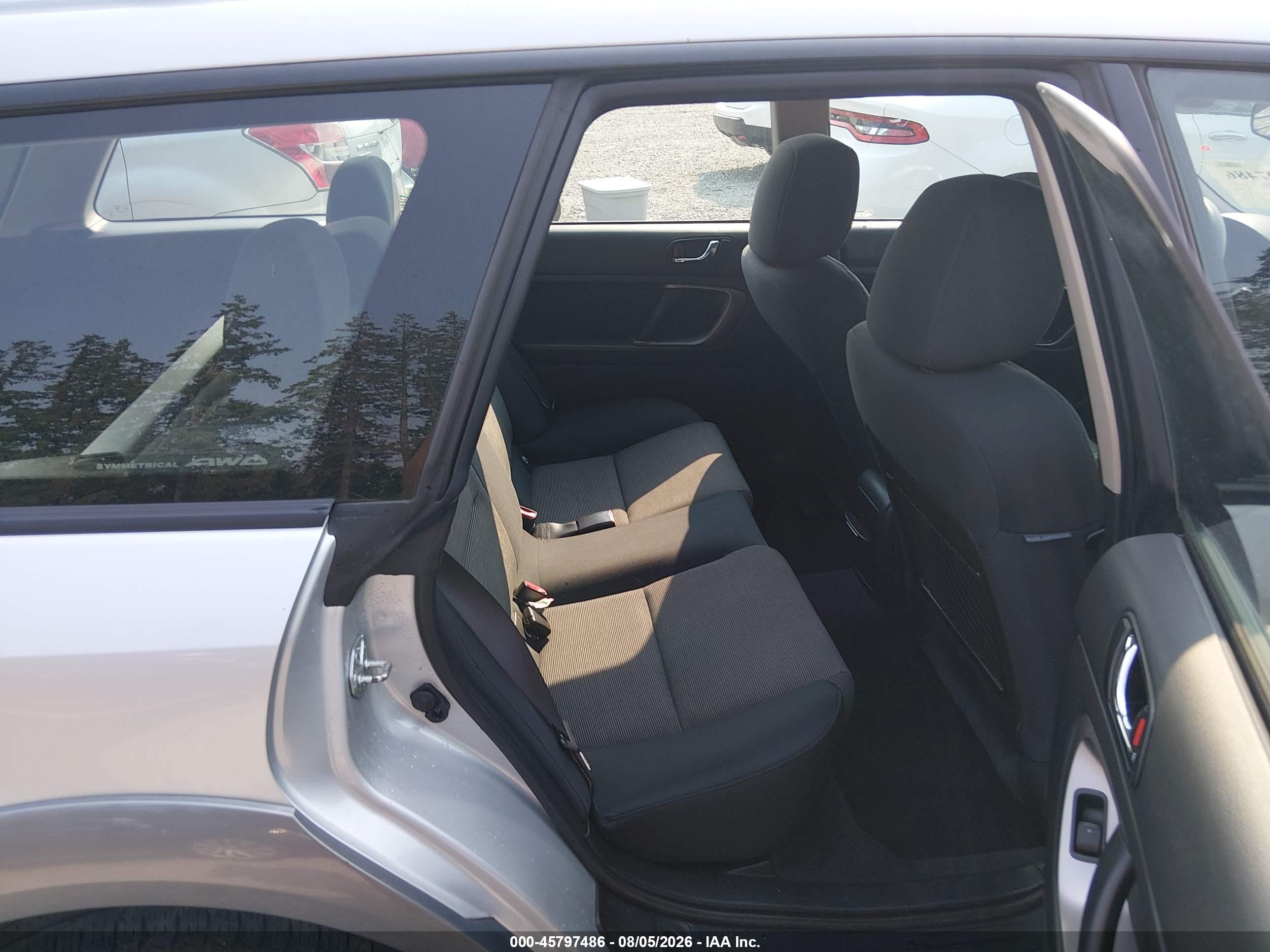 2007 Subaru Outback 2.5i Silver vin: 4S4BP61C677307699