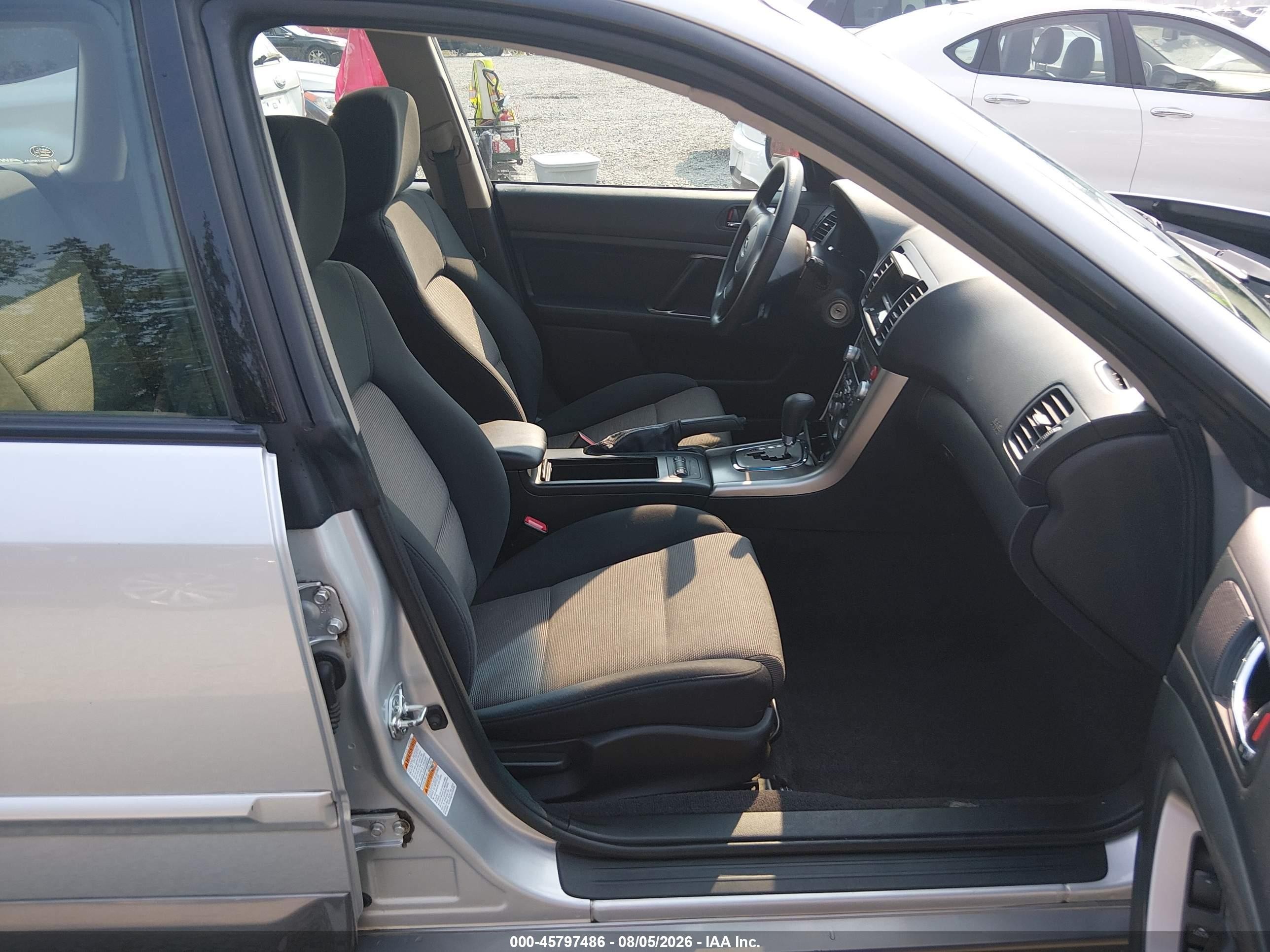 2007 Subaru Outback 2.5i Silver vin: 4S4BP61C677307699