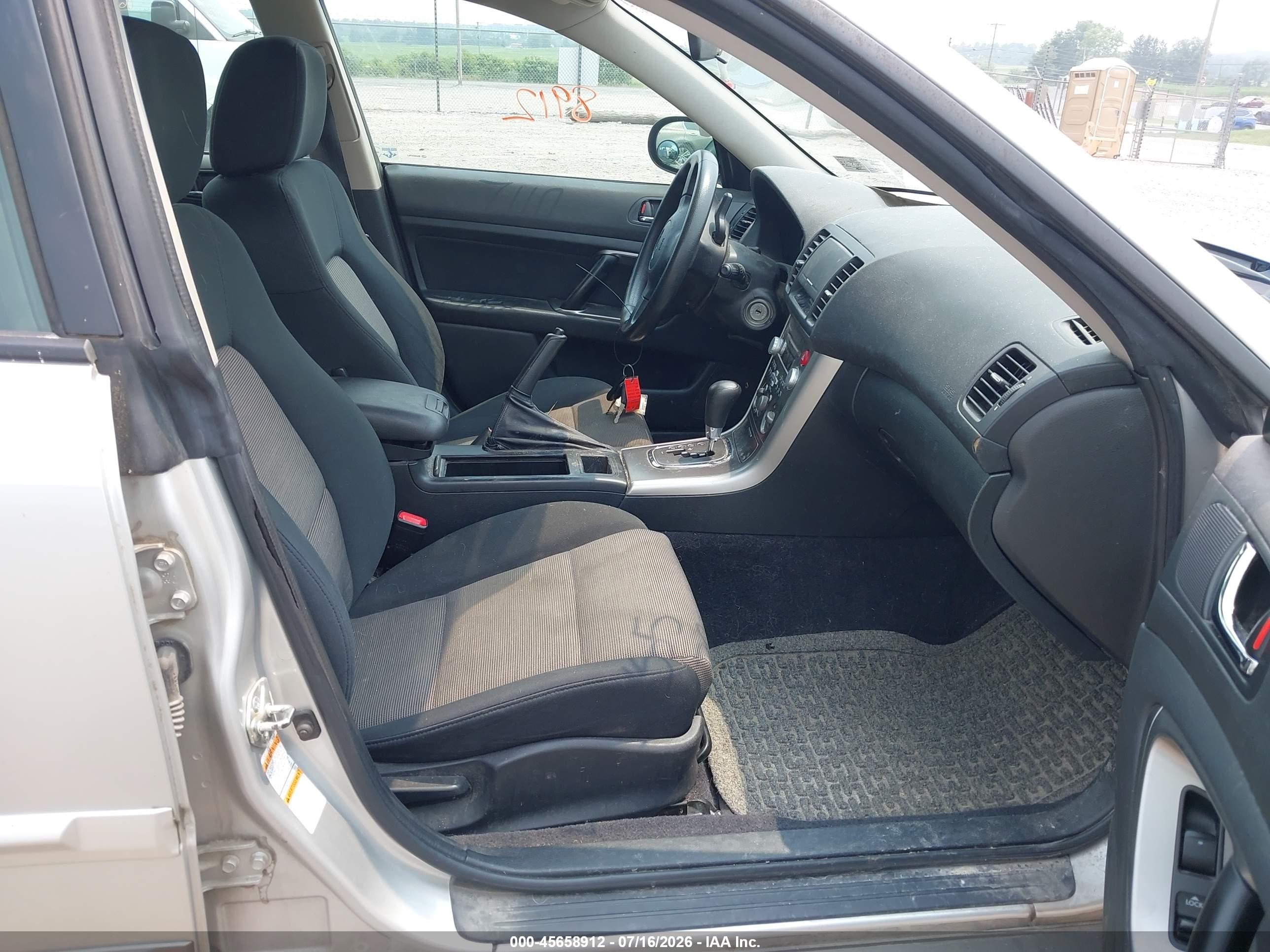 2007 Subaru Outback 2.5i Basic Silver vin: 4S4BP61C677317651